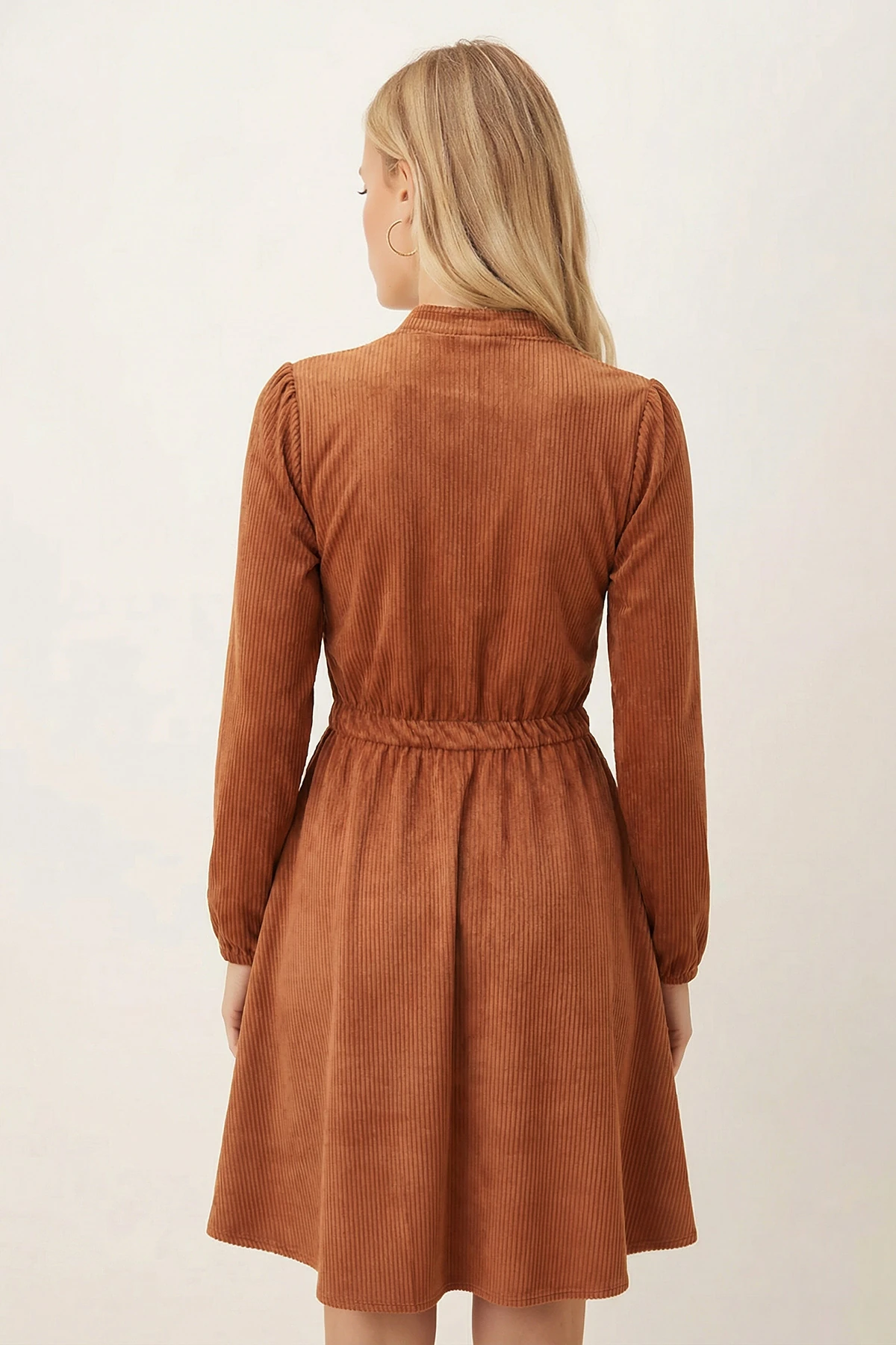 Kadın Camel Kadife V Yaka Beli Lastikli İnce Fitilli Kloş Elbise ARM-25K001049