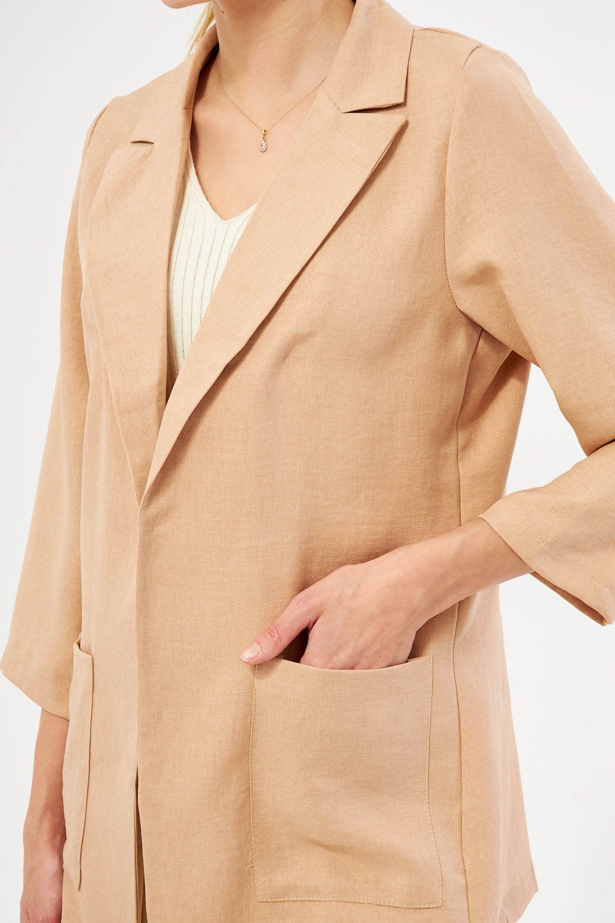 Kadın Bej Cepli Oversize Ceket ARM-24Y001115