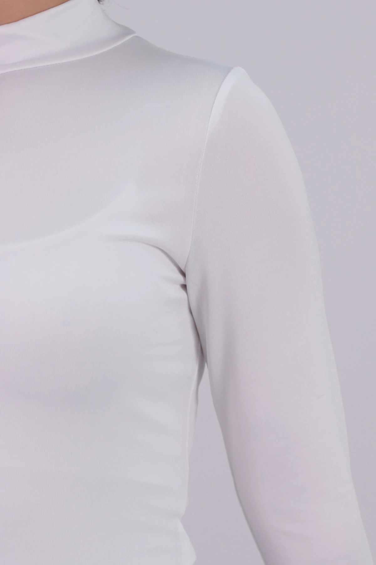 Kadın Beyaz Yarım Balıkçı Uzun Kol Body ARM-26K135003