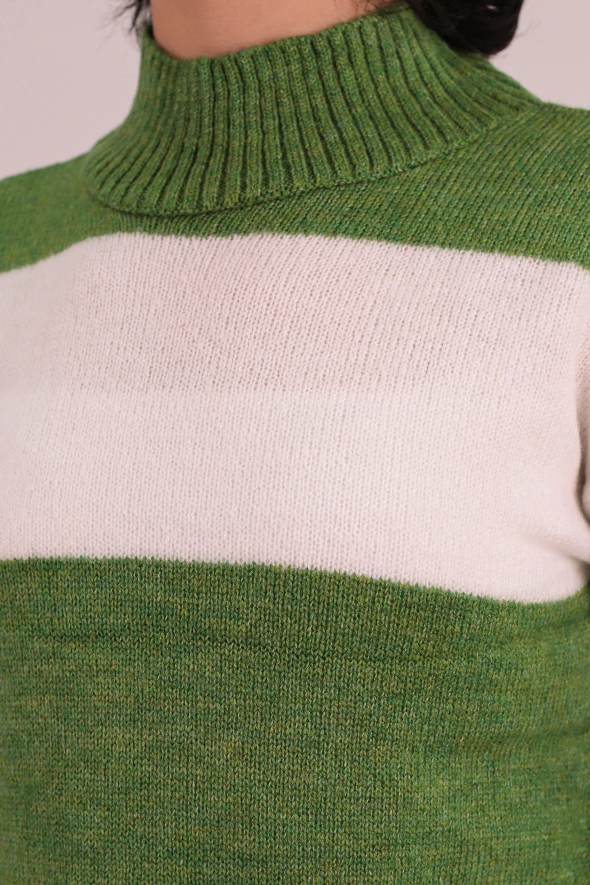 Kadın Yeşil Dik Yaka İki Renkli Triko Kazak ARM-26K136061