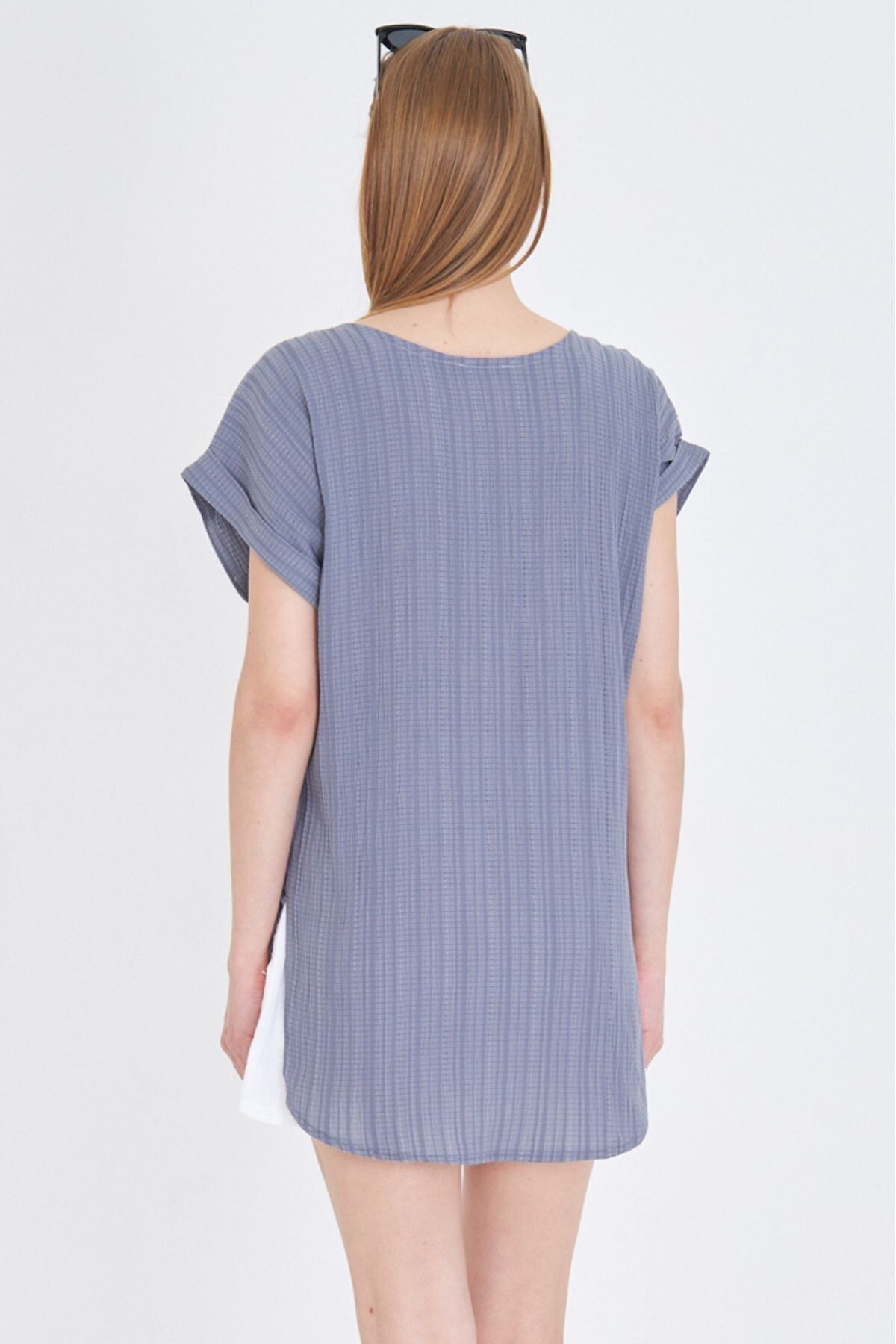 Kadın Gri V Yaka Yanları Yırtmaçlı Arkası Uzun Duble Kol Detaylı Oversize Bluz ARM-24Y001074