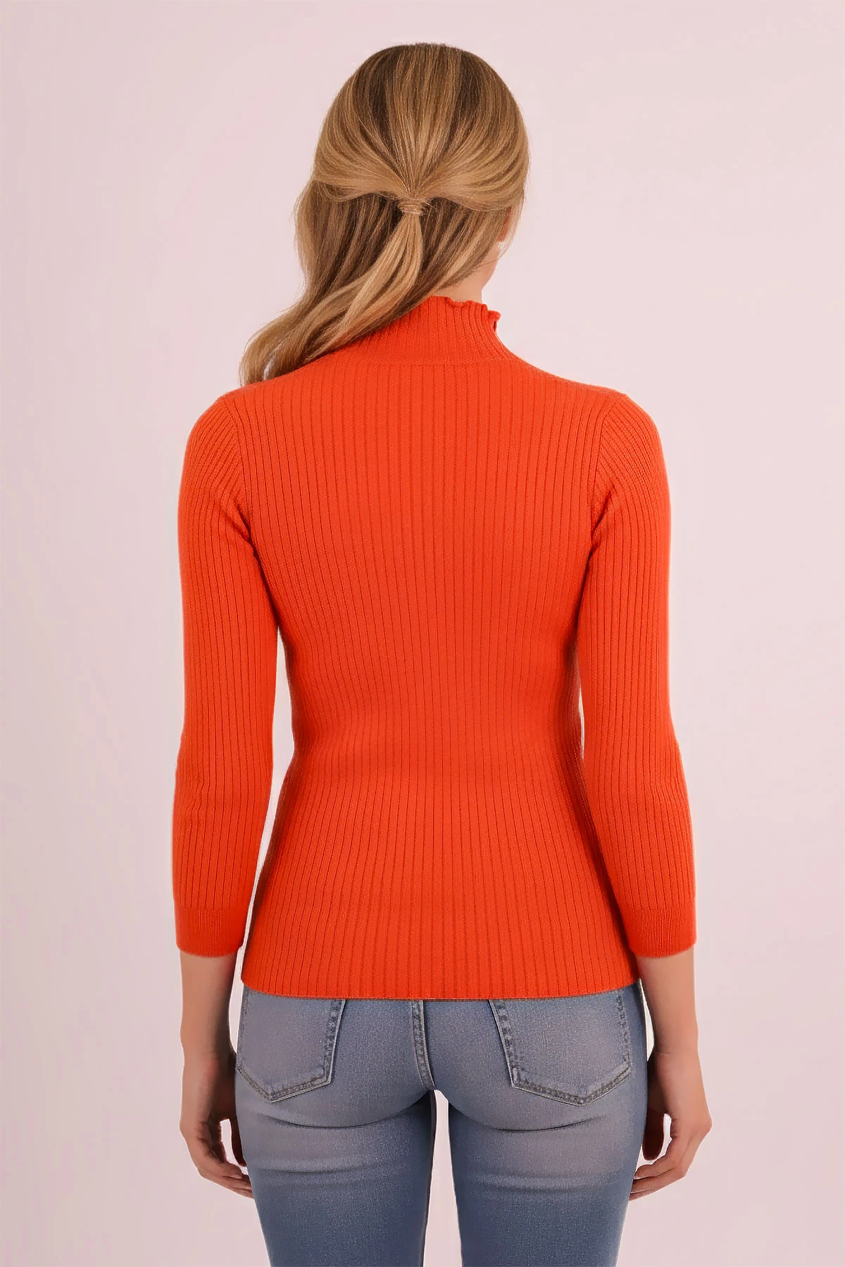 Kadın Turuncu Dik Yaka Omuzları Zımba Detaylı Triko Kazak ARM-26K136065