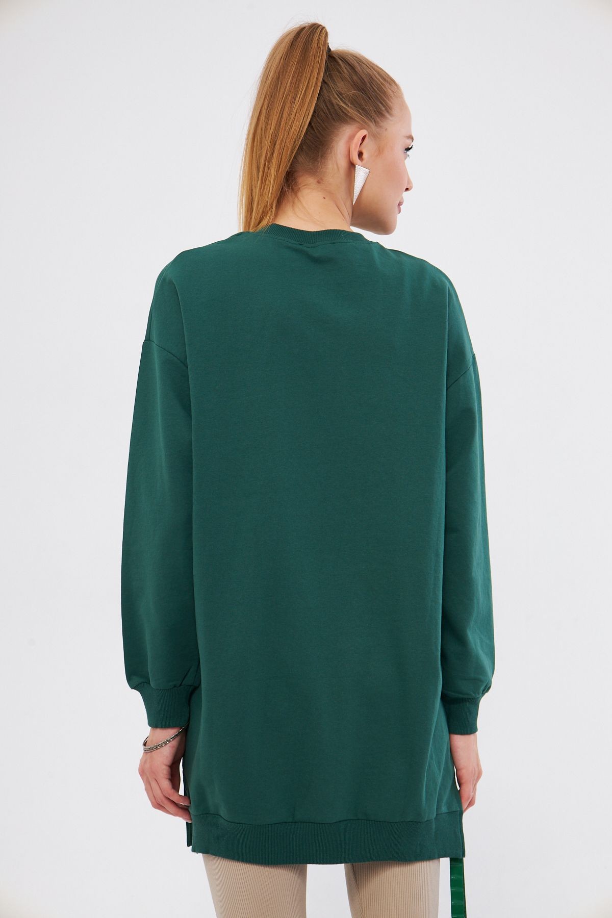 Kadın Koyu Yeşil Bisiklet Yaka Önü Yazılı Tunik Sweatshirt ARM-25K001029