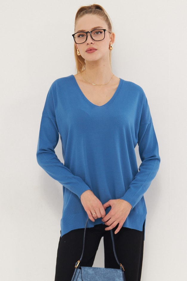 Kadın Mavi V Yaka Ön Kısa Arkası Uzun Triko Kazak ARM-22Y012013