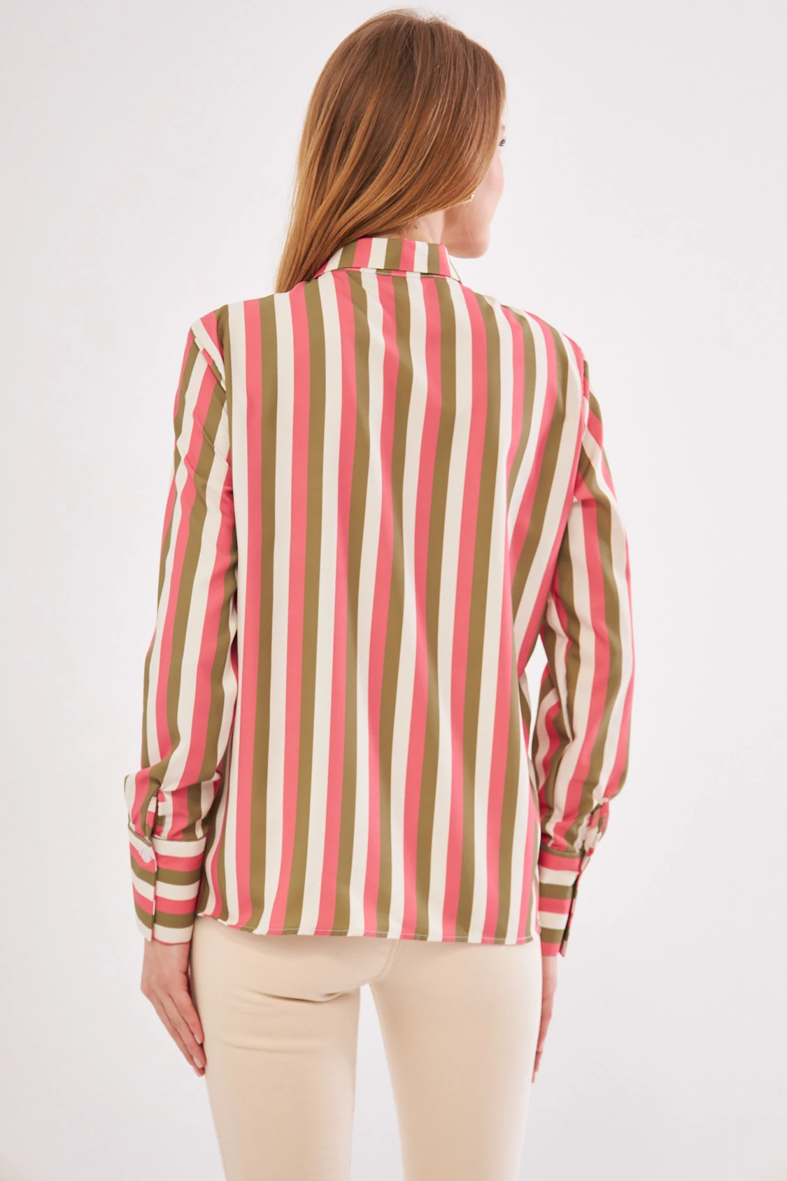 Kadın Pembe Gizli Patlı Geniş Manşetli Çizgili Tesettür Gömlek ARM-26K001077