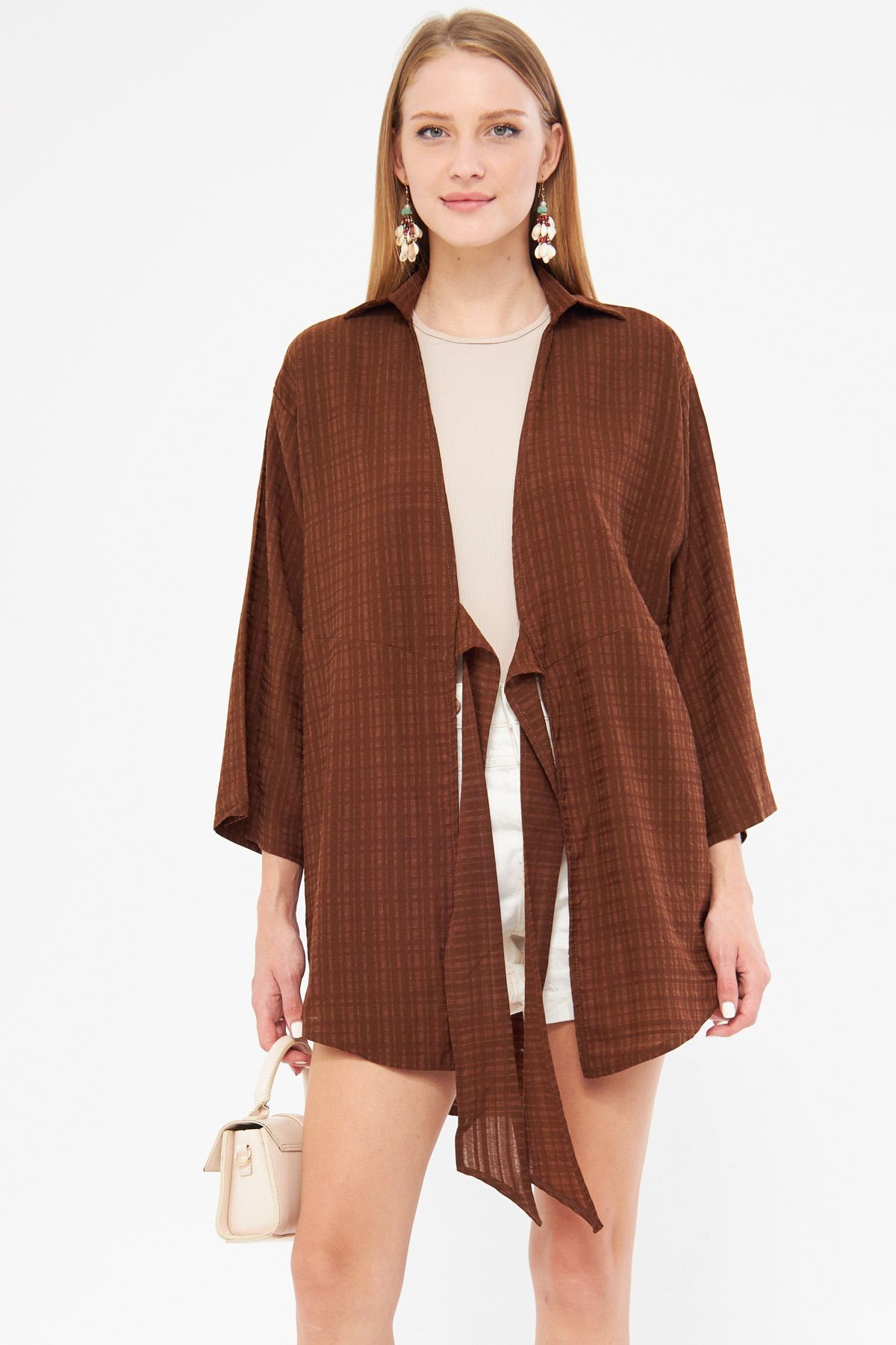 Kadın Kahve Kendinden Çizgili Önden Bağlamalı Kimono Gömlek ARM-24Y001101
