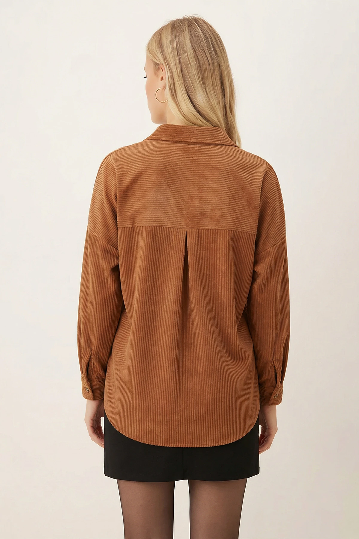 Kadın Camel Cepli Oversize İnce Fitilli Kadife Gömlek ARM-24K001076