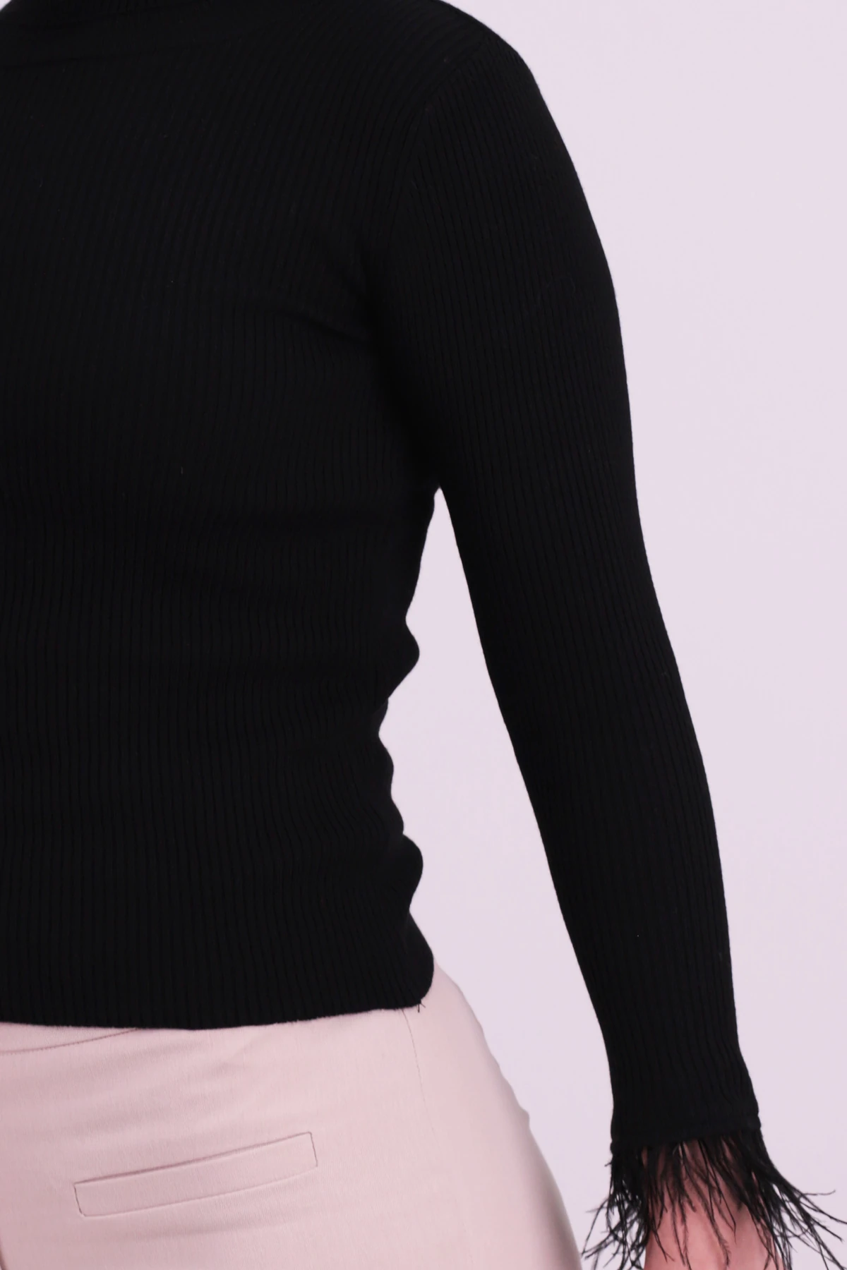 Kadın Siyah Balıkçı Yaka Kolucu Tüylü Triko Kazak ARM-26K136038