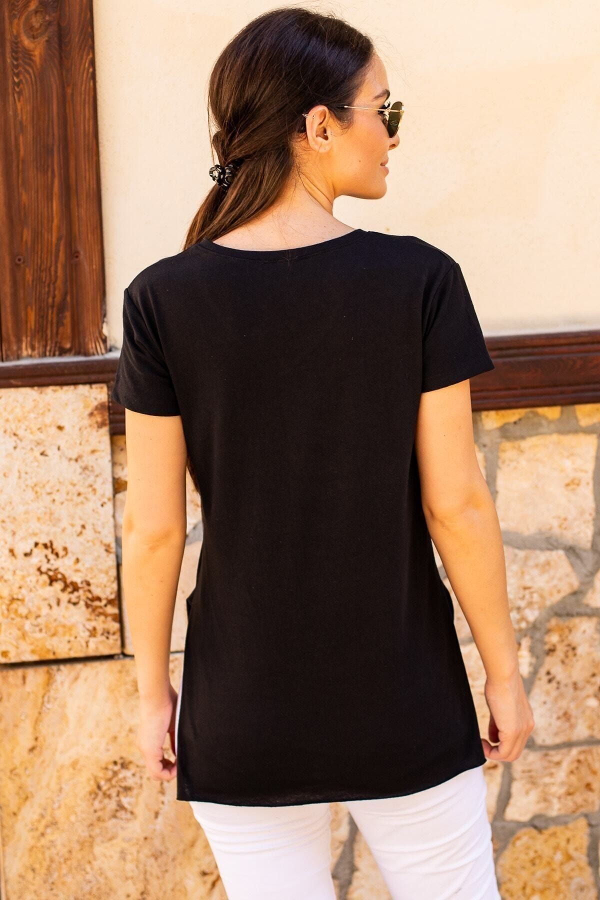 Kadın Siyah V Yaka Yanı Yırtmaçlı T-Shirt ARM-19K012042