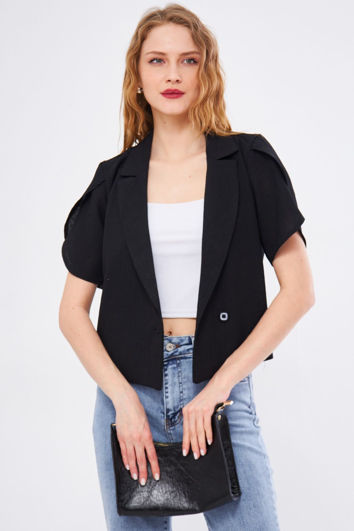 Kadın Siyah İkosiokto Ceket Kolu Yırtmaç Detaylı Crop Kısa Kollu ARM-24Y001048