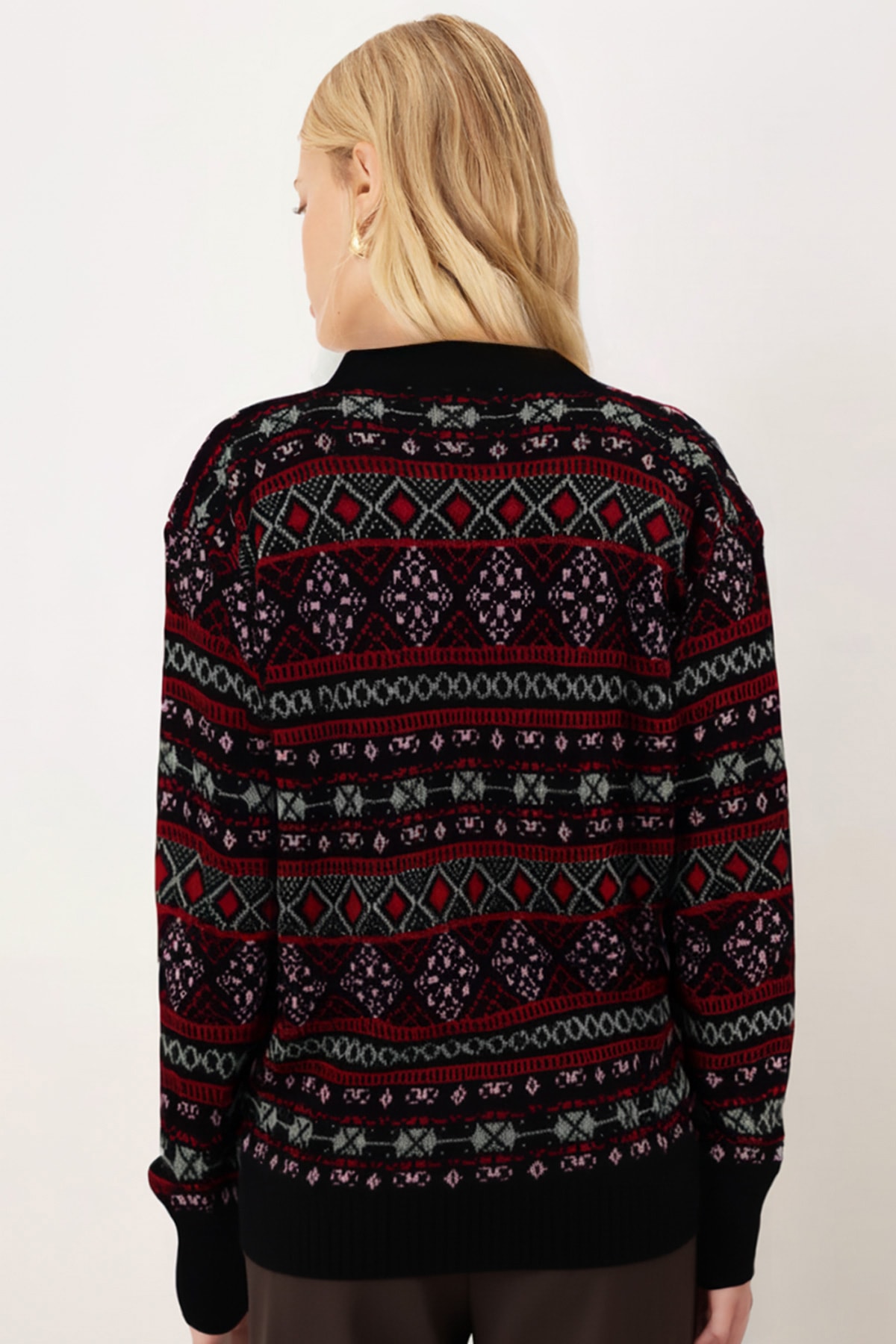 Kadın Siyah Etnik Desenli Triko Hırka ARM-26K136010