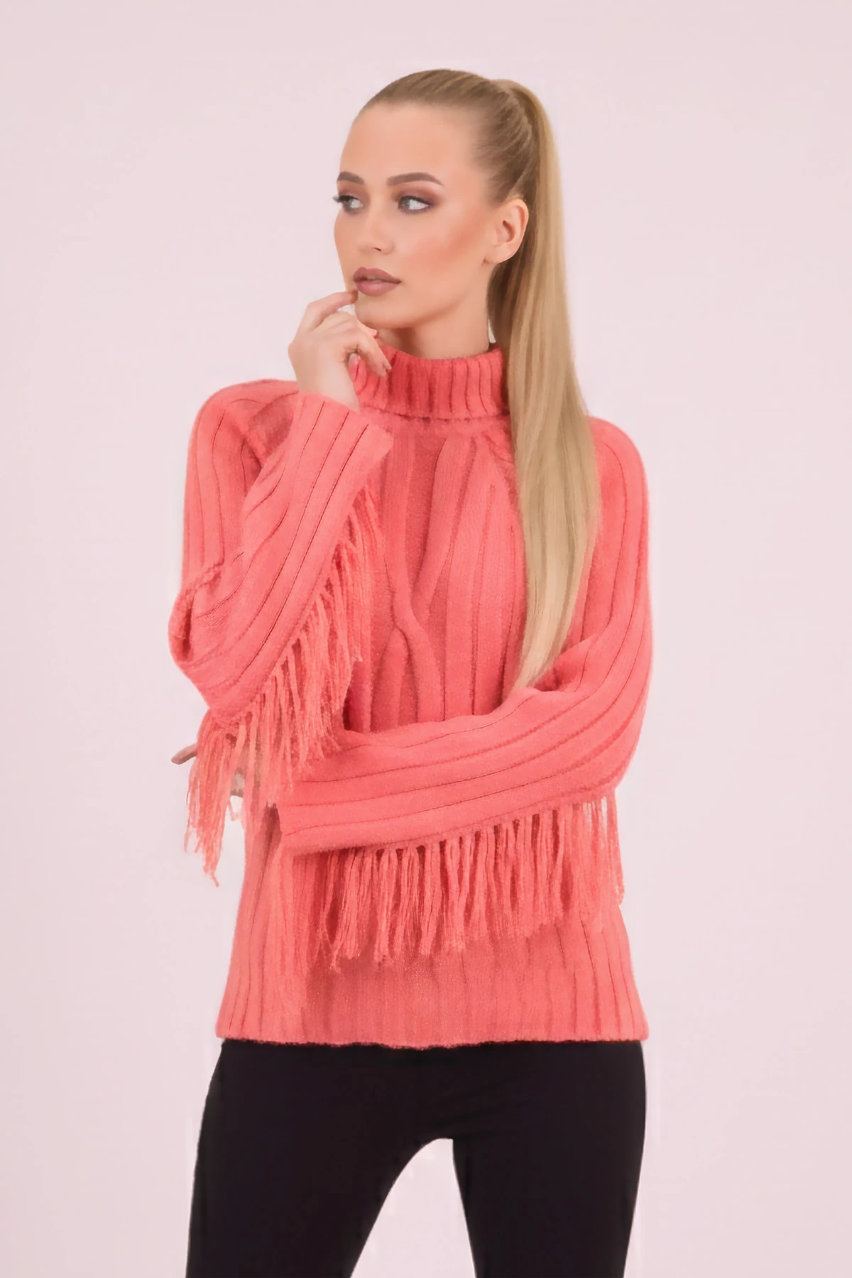 Kadın Mercan Balıkçı Yaka Kolları Püsküllü Taşlı Triko Kazak ARM-26K136007