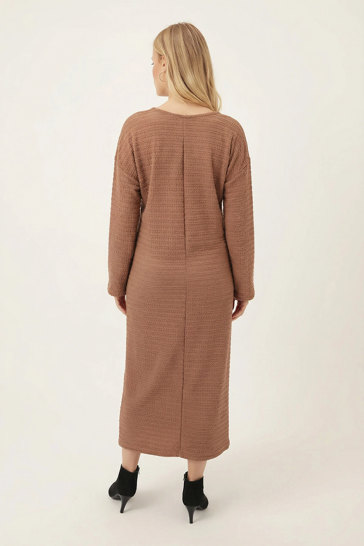 Kadın Açık Kahve Uzun Kollu Yumuşak Dokulu Salaş Elbise ARM-26K001078