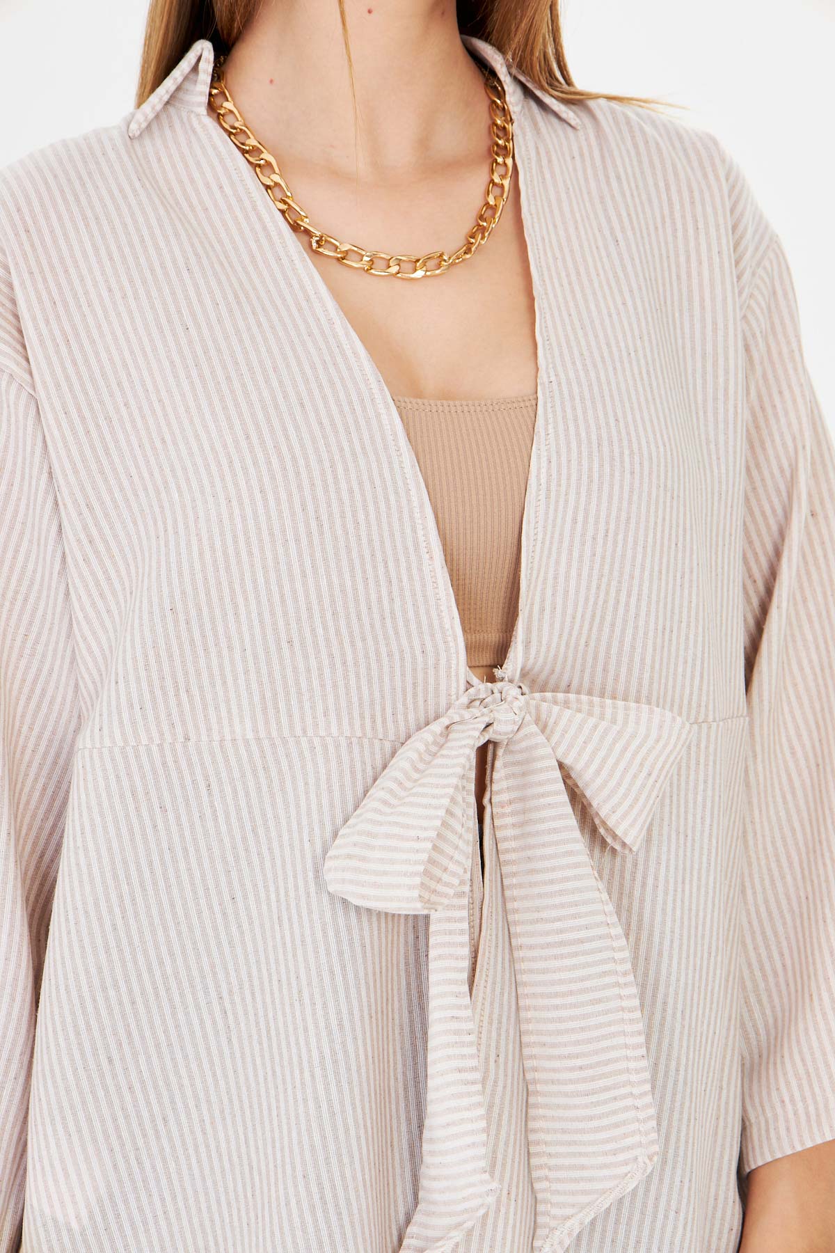 Kadın Bej Çizgili Önden Bağlamalı Kimono Gömlek ARM-25Y001085