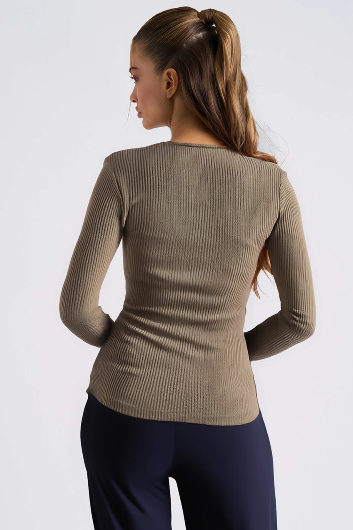 Kadın Haki U Yaka Düğme Detaylı Önden Yırtmaçlı Yumuşak Dokulu Bluz ARM-26K001038