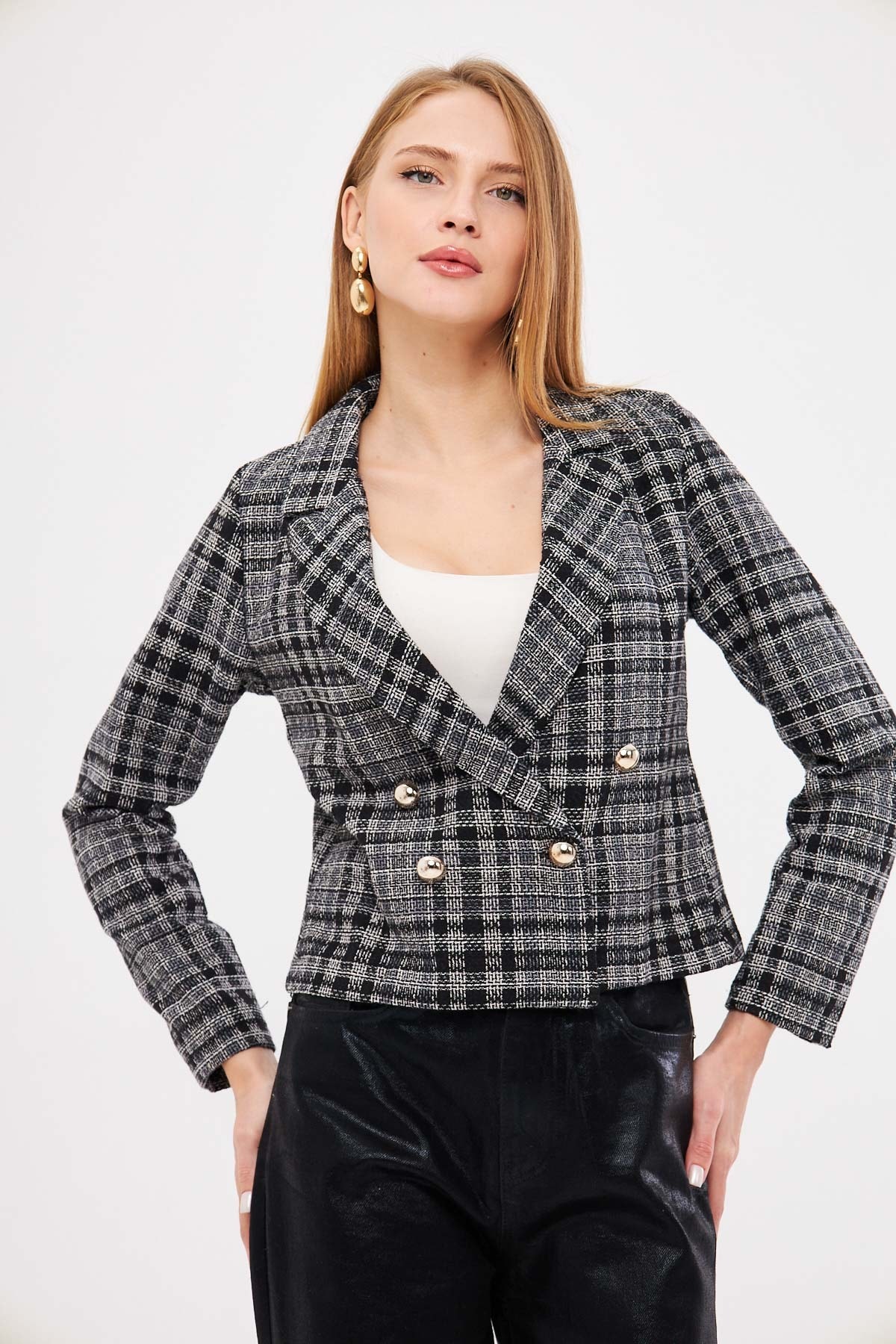 Kadın Gri-Siyah Kruvaze Yaka Tüvit Crop Ceket  ARM-24K001014