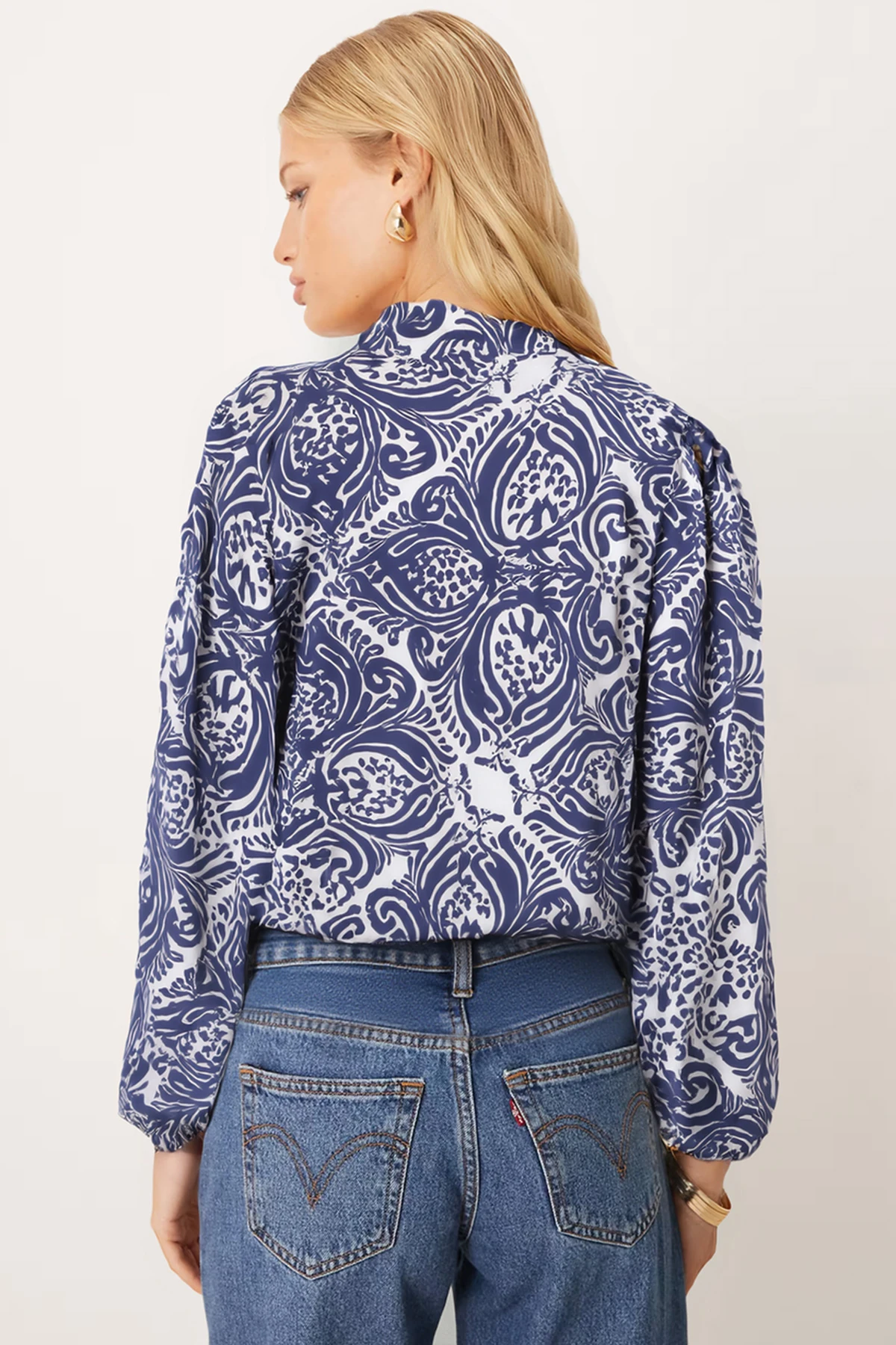 Kadın Lacivert-Beyaz Yakası Bağlamalı Kolu Lastikli Bluz ARM-25K001096