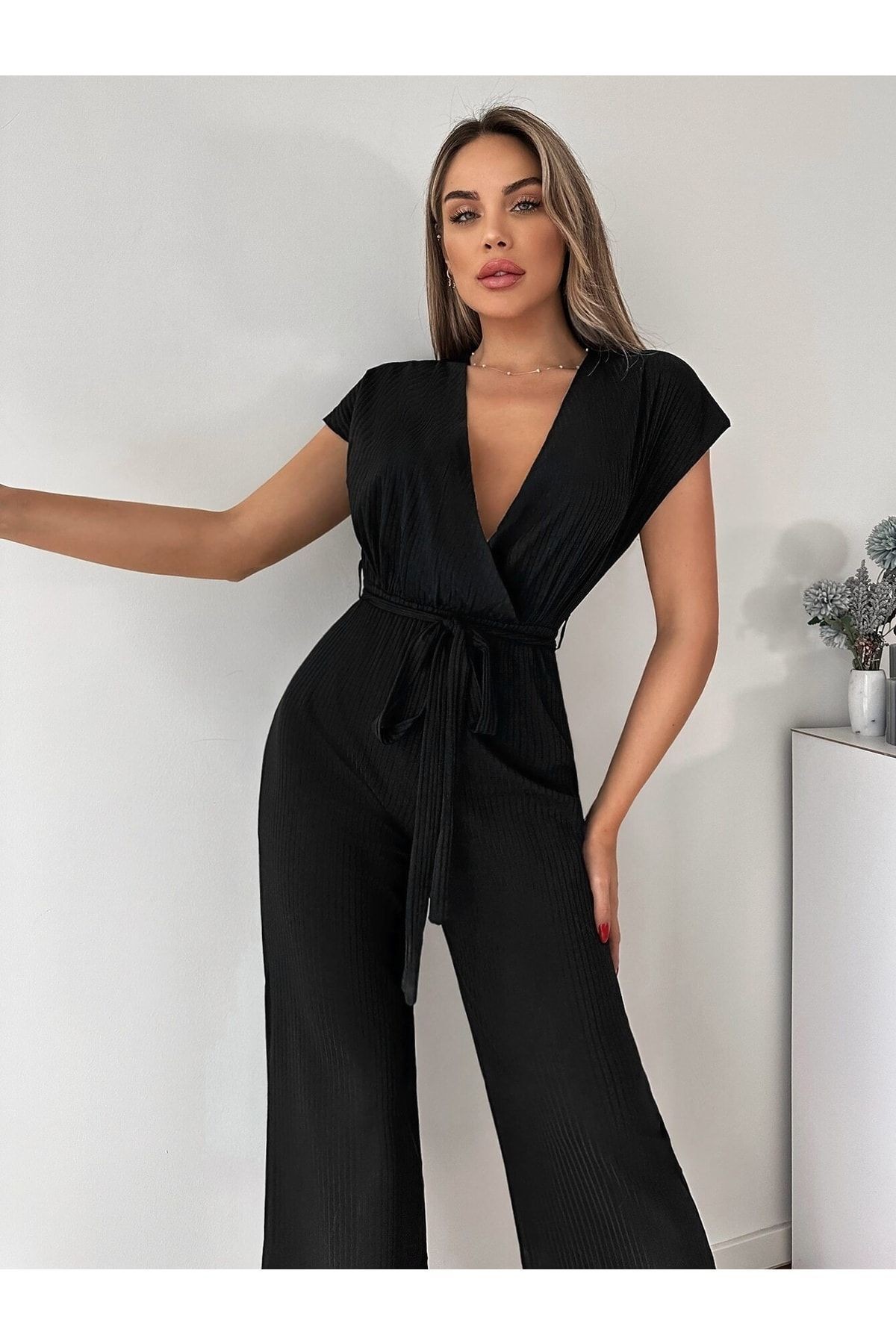 Kadın Siyah Kruvaze Beli Kemerli Tulum ARM-20Y042008