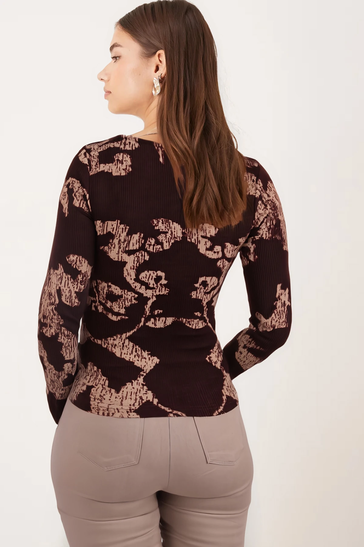 Kadın Kahve-Bej Asimetrik Yaka Detaylı Bluz ARM-26K001046