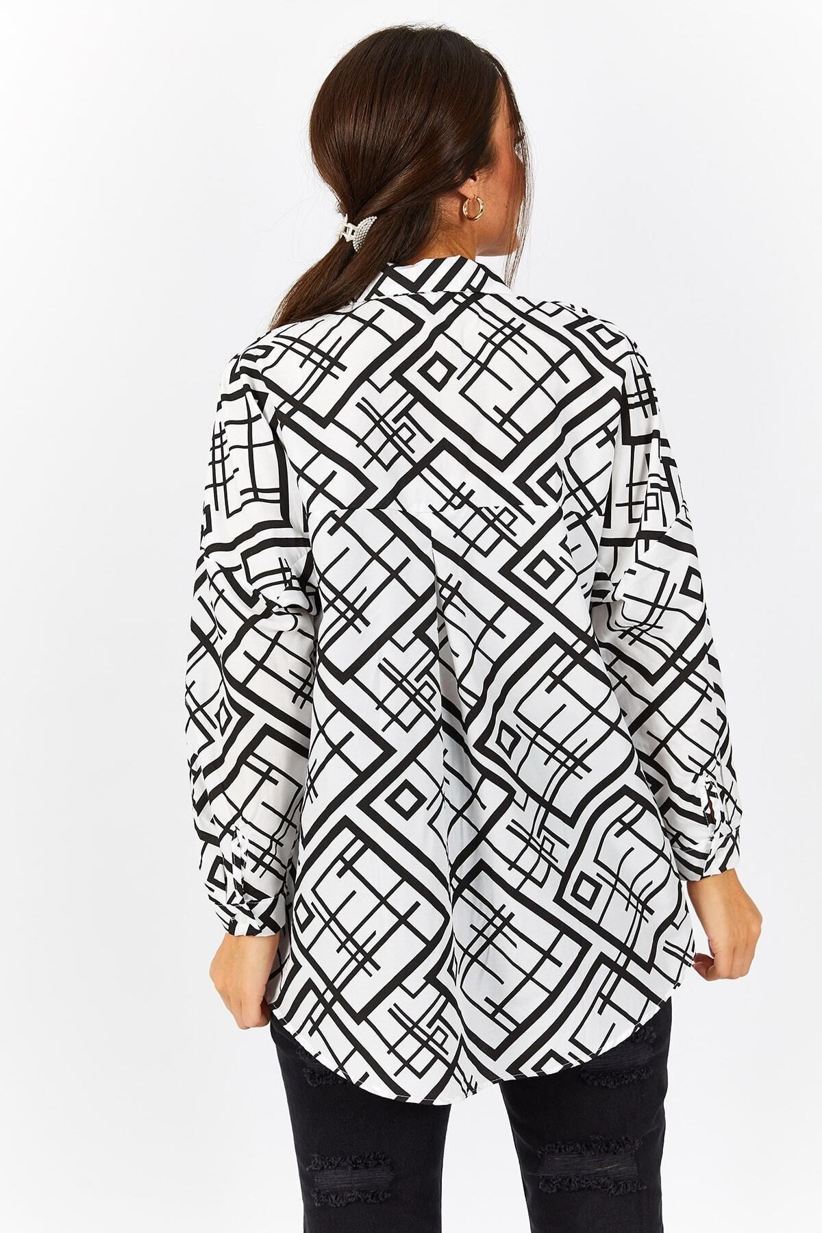 Kadın Beyaz Kare Desen Oversize Uzun Basic Gömlek Arm-22Y001144