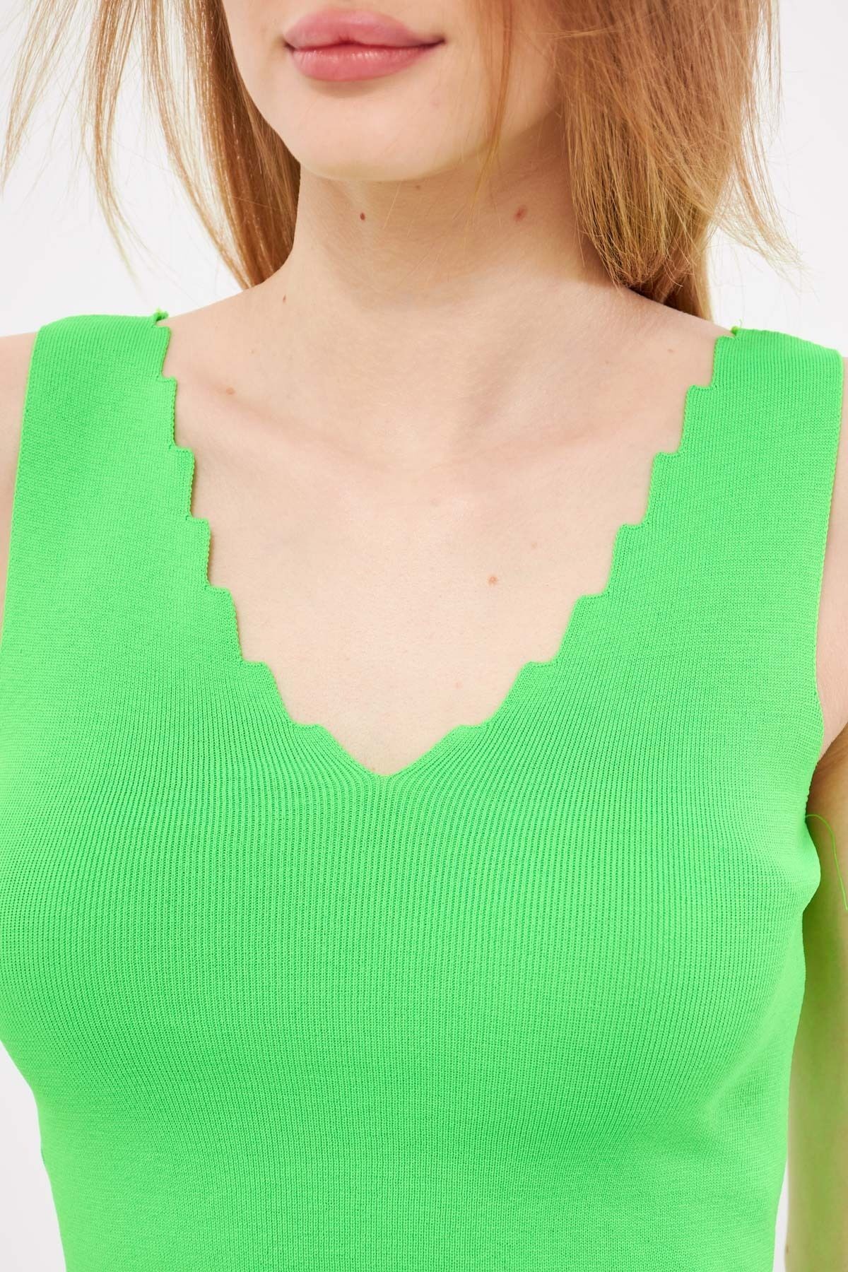 Kadın Fıstık Yeşili Zigzaglı V Yaka Kaşkorse Bluz ARM-23Y069004