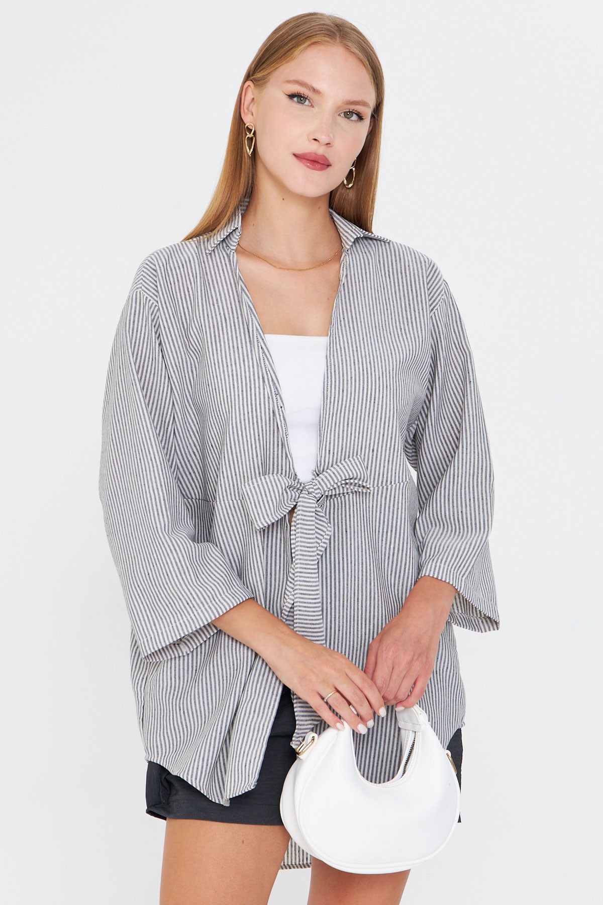 Kadın Siyah Çizgili Önden Bağlamalı Kimono Gömlek ARM-25Y001085