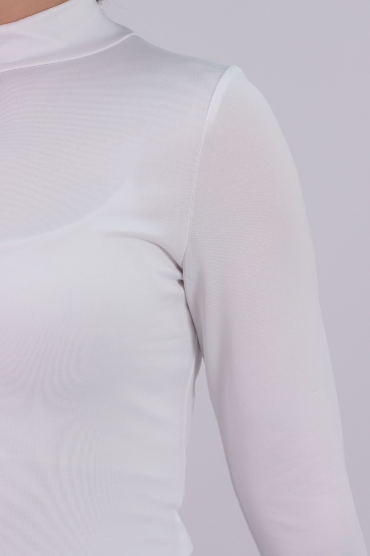 Kadın Beyaz Yarım Balıkçı Uzun Kol Body ARM-26K135004