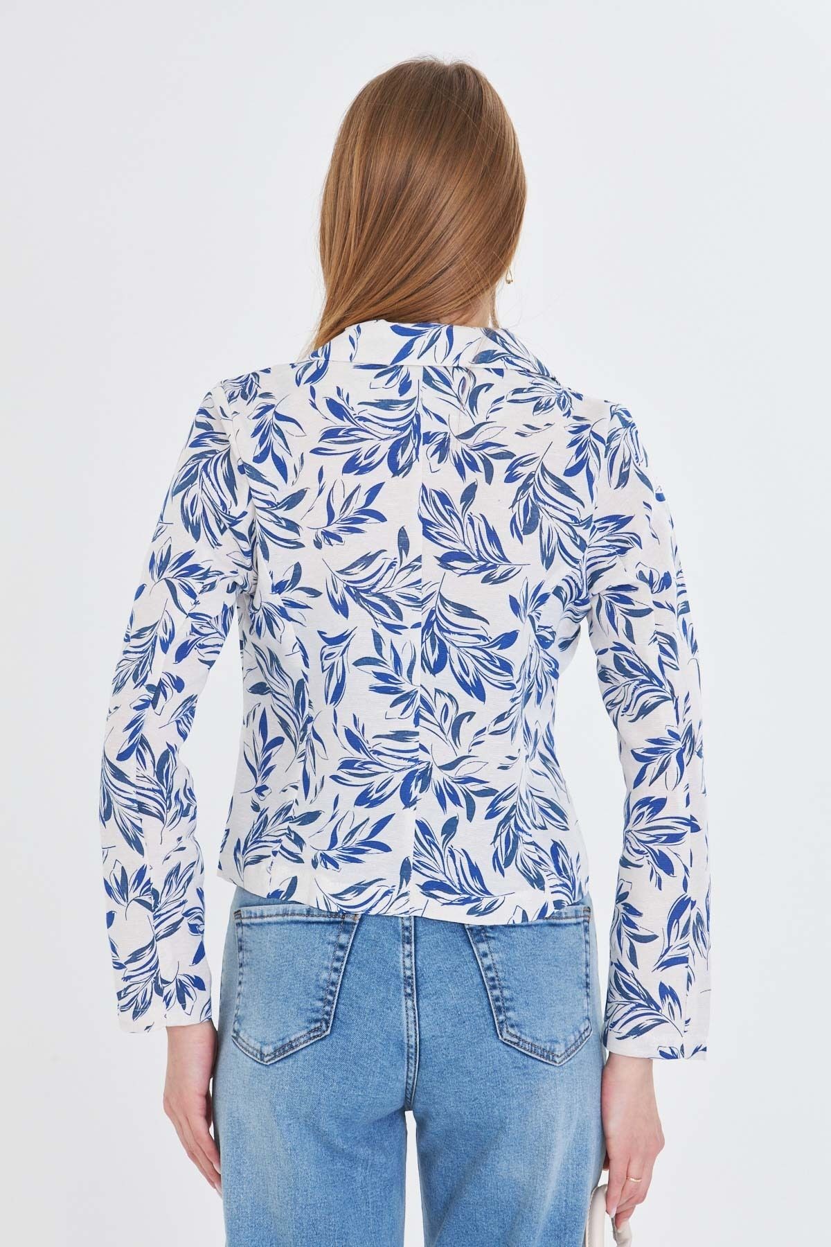 Kadın Koyu Mavi Kruvaze Yaka Desenli Crop Ceket ARM-24Y001058