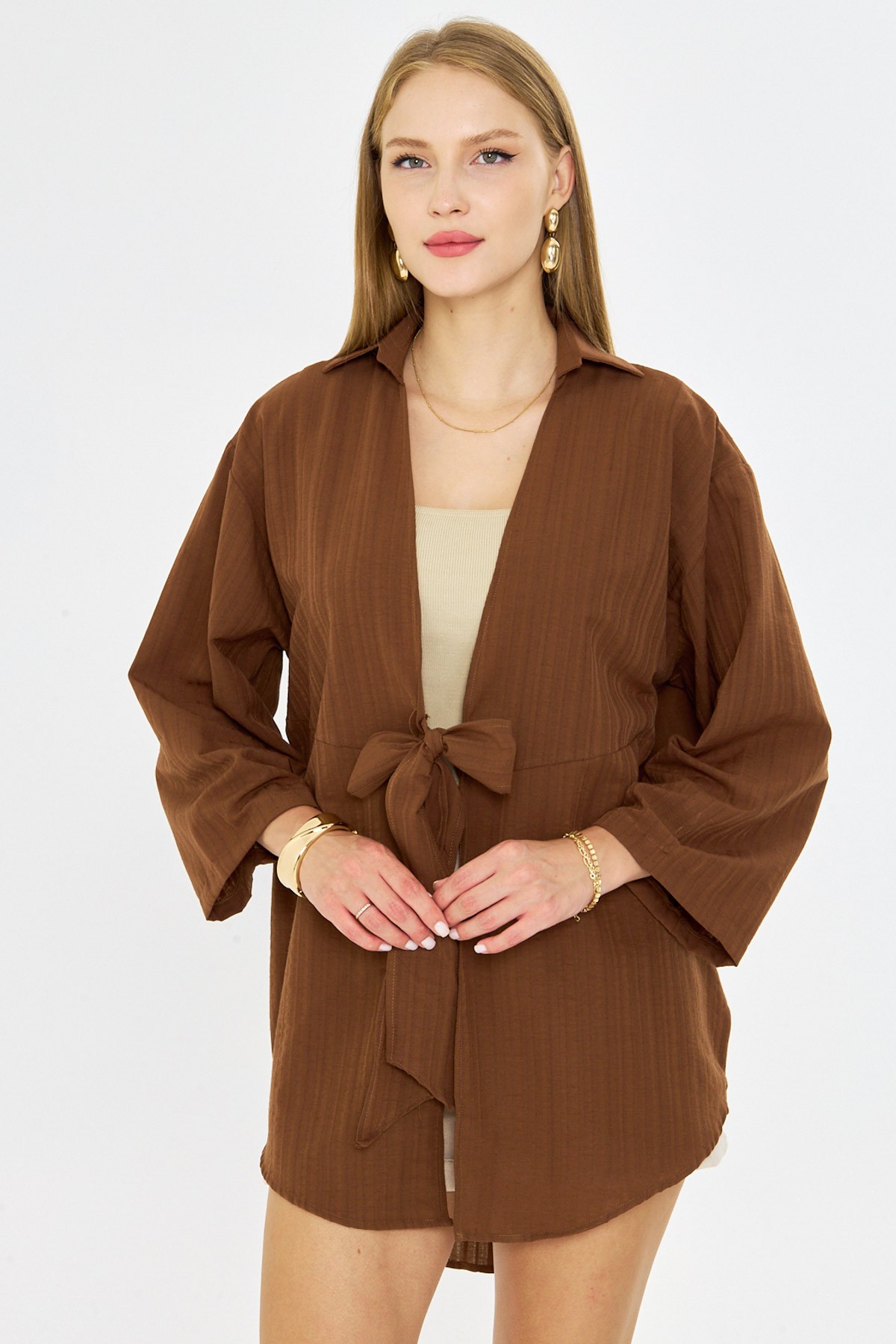 Kadın Açık Kahve Kendinden Çizgili Önden Bağlamalı Kimono Gömlek ARM-24Y001101