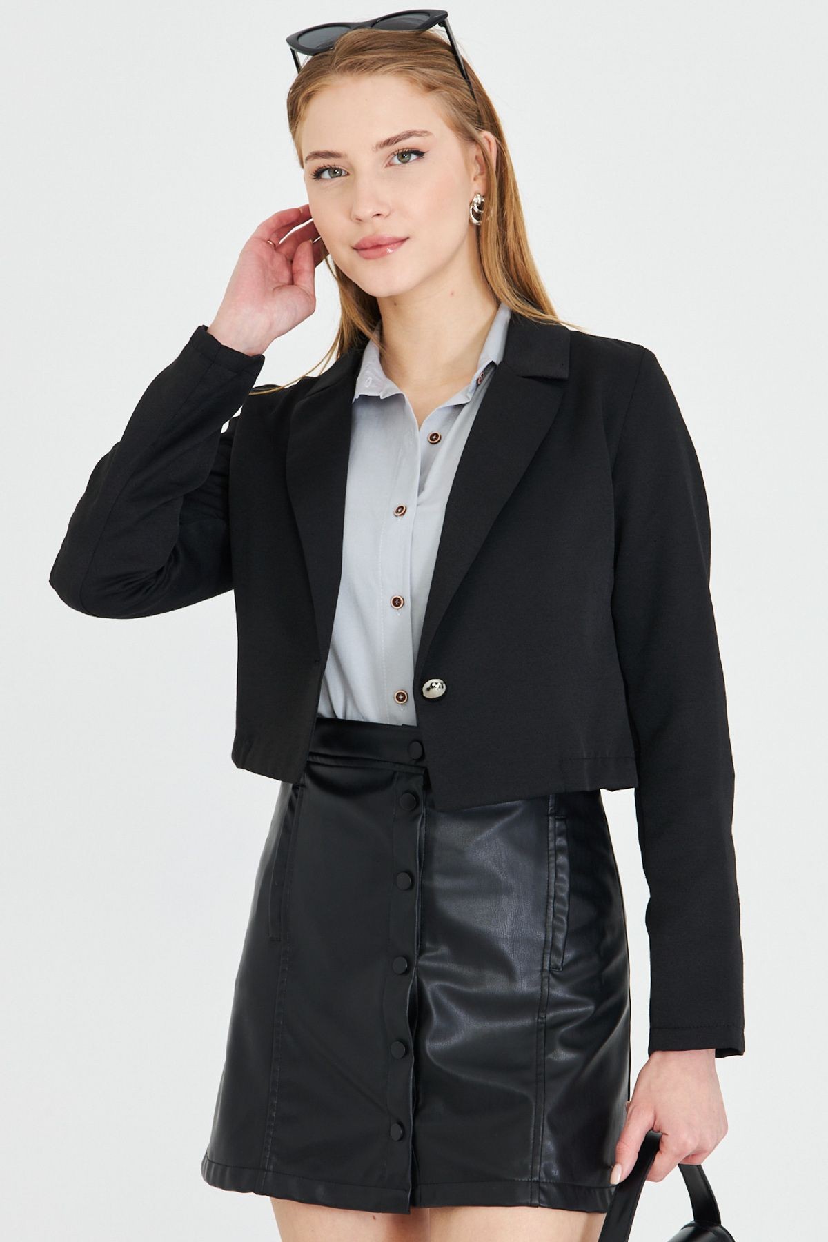 Kadın Siyah Tek Düğmeli Crop Ceket ARM-23Y001064