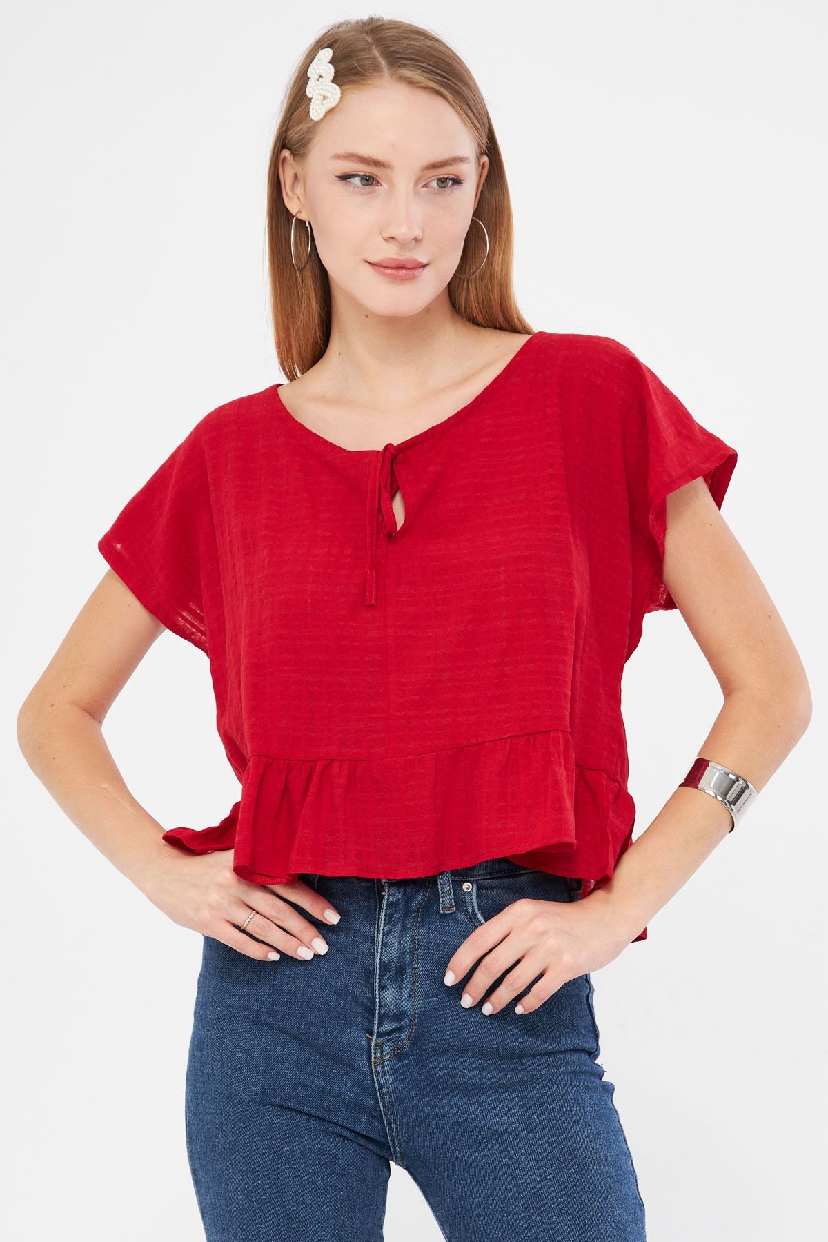 Kadın Kırmızı Yarasa Kol Yakası Bağlamalı Eteği Fırfırlı Oversize Crop Bluz ARM-24Y001088