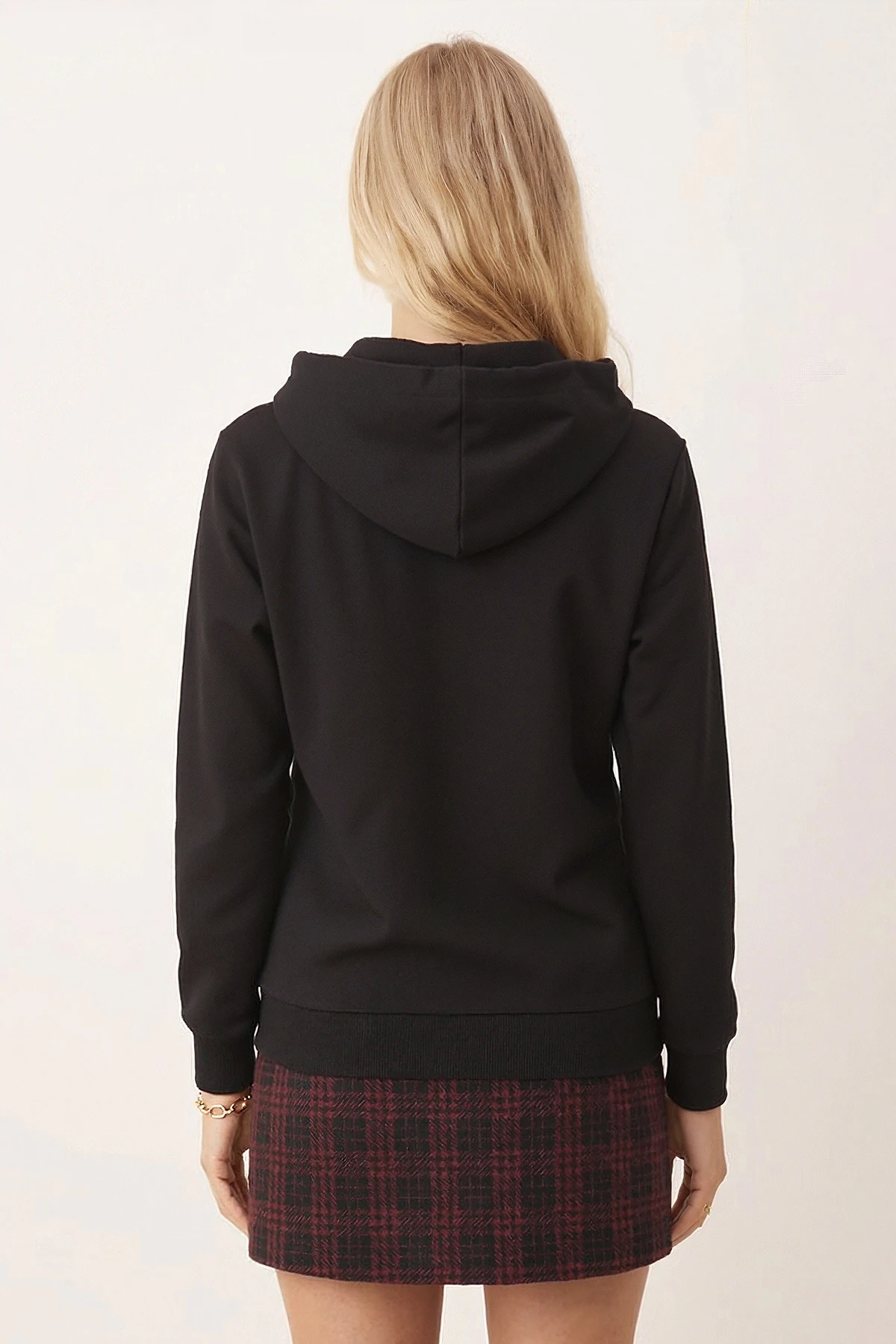 Kadın Siyah İçi Şardonlu Kapüşonlu Sweatshirt ARM-26K135014