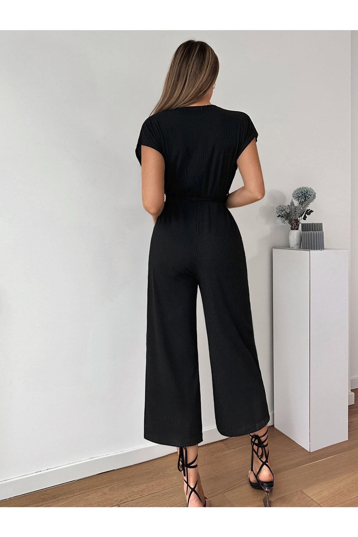 Kadın Siyah Kruvaze Beli Kemerli Tulum ARM-20Y042008