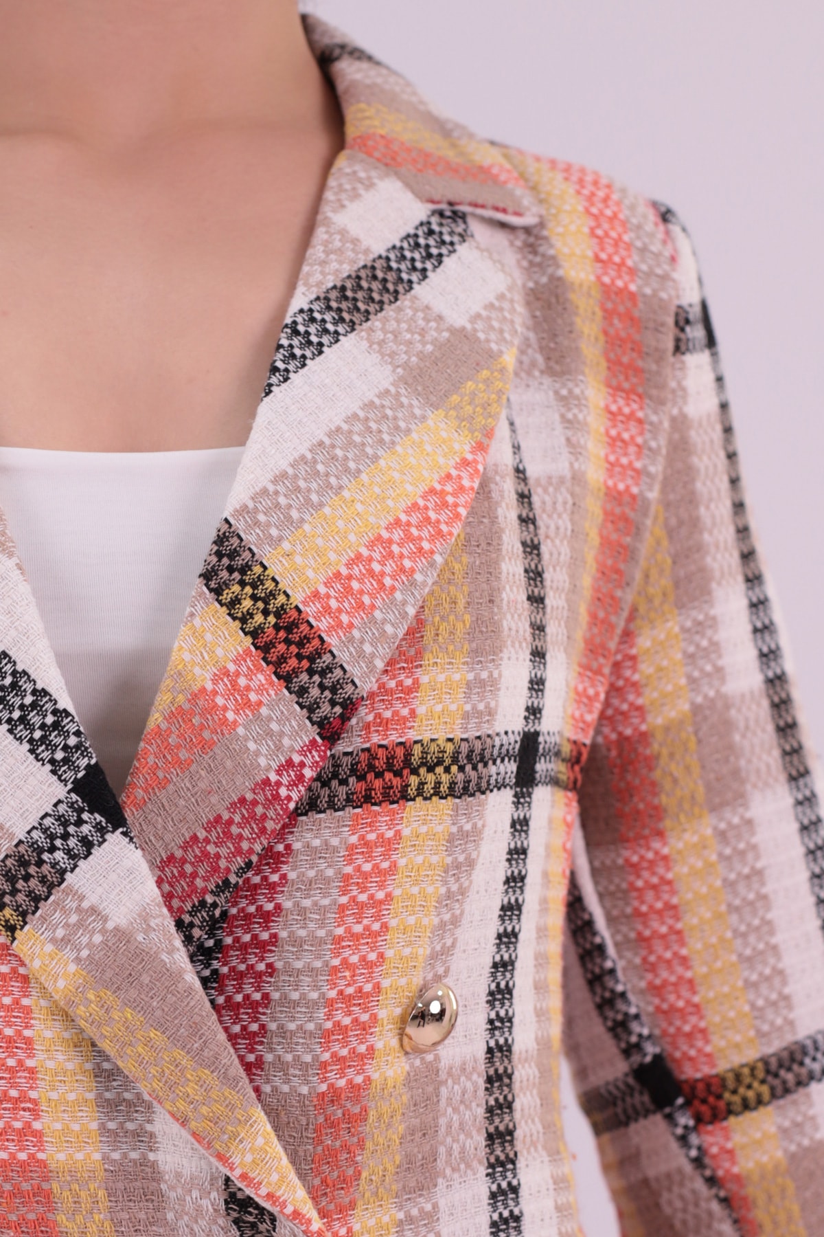 Kadın Kırmızı-Bej Kruvaze Yaka Tüvit Crop Ceket ARM-24K001014