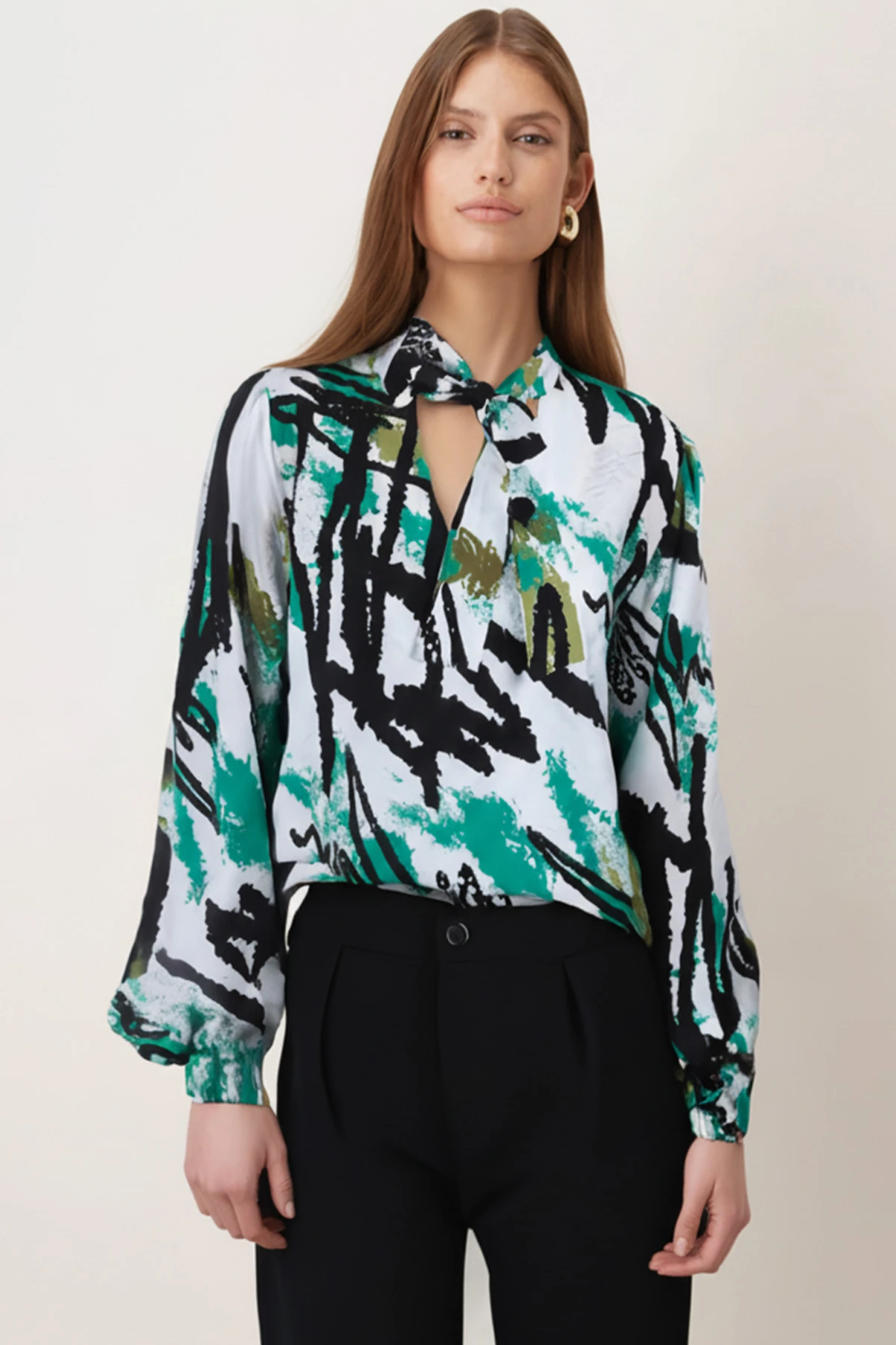 Kadın Yeşil Yakası Bağlamalı Kolu Lastikli Bluz ARM-25K001096