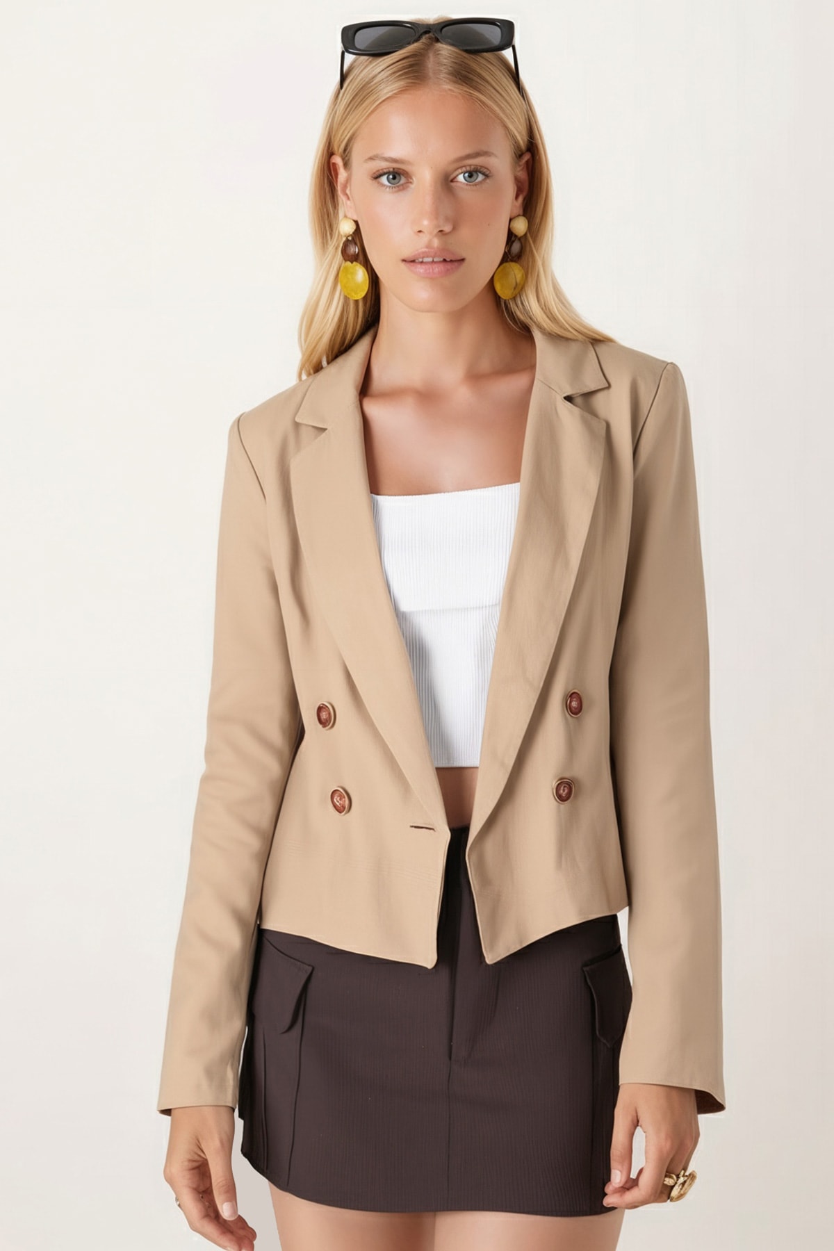 Kadın Krem Kruvaze Yaka Gabardin Crop Ceket ARM-24Y001010