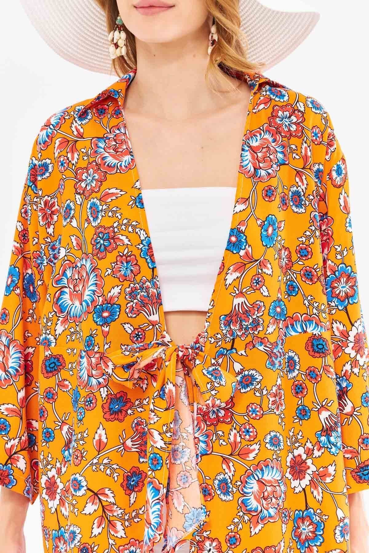 Kadın Nar Çiçeği Desenli Önden Bağlamalı Kimono Gömlek ARM-24Y001080