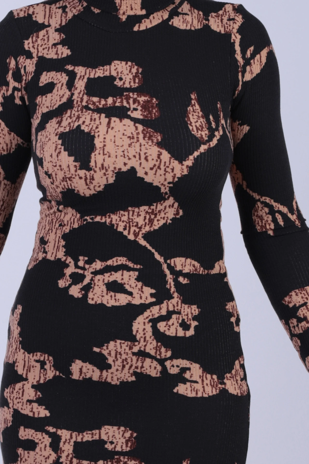 Kadın Siyah-Bej Balıkçı Yaka Önden Yırtmaçlı Midi Boy Elbise ARM-26K001064