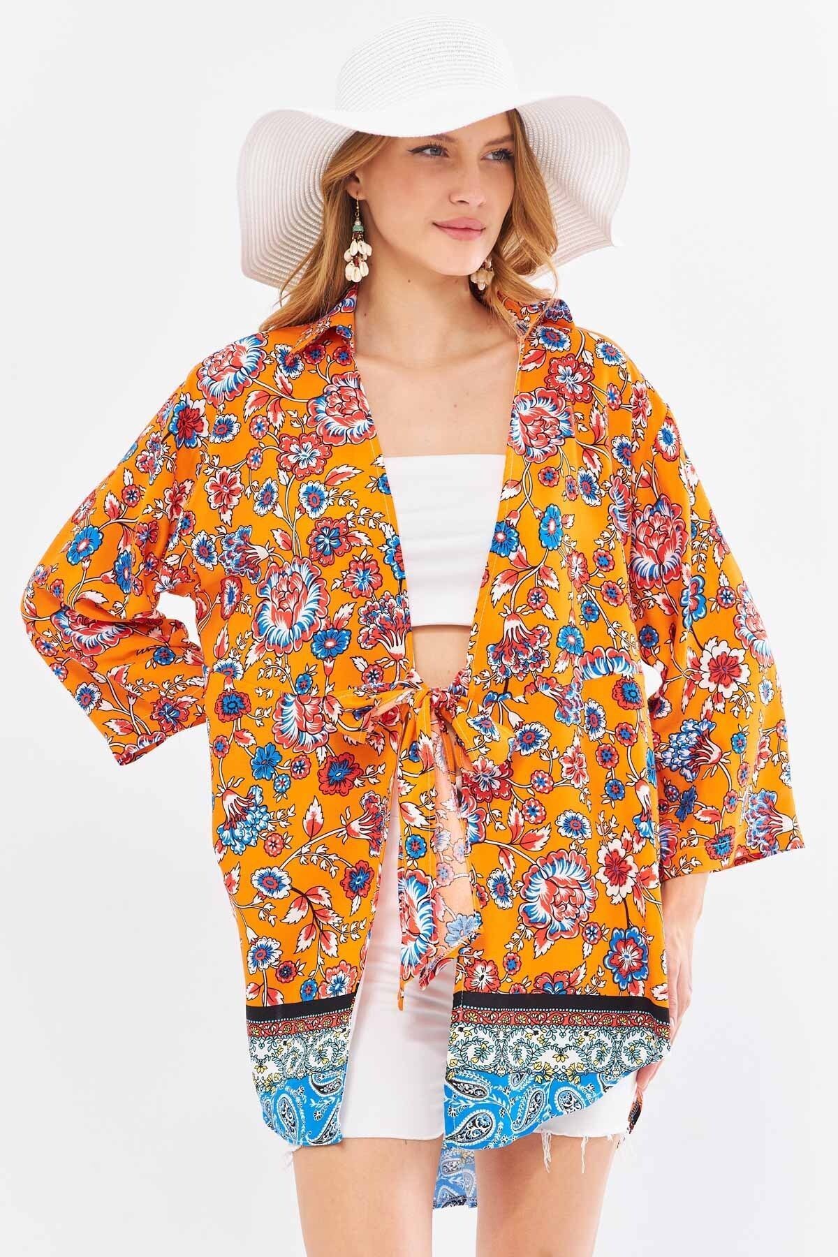 Kadın Nar Çiçeği Desenli Önden Bağlamalı Kimono Gömlek ARM-24Y001080