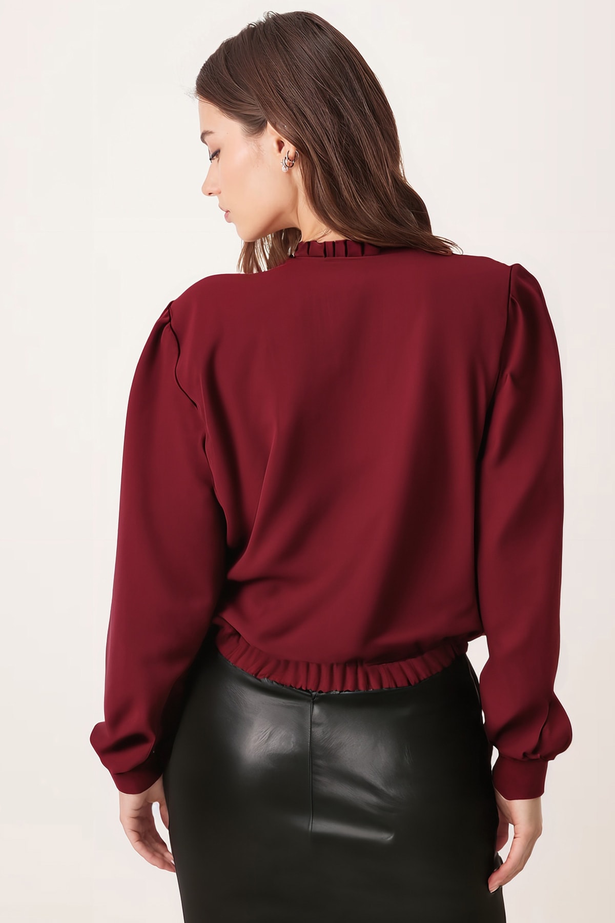 Kadın Bordo V Yaka Yakası Pile Detaylı Beli Lastikli Manşetli Bluz ARM-26K001020