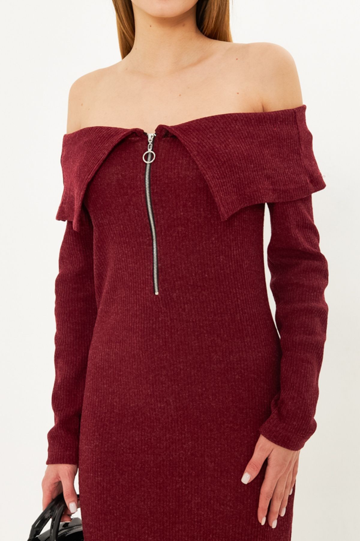 Kadın Bordo Düşük Omuz Önden Fermuarlı Yırtmaçlı Midi Boy Triko Elbise ARM-25K001089