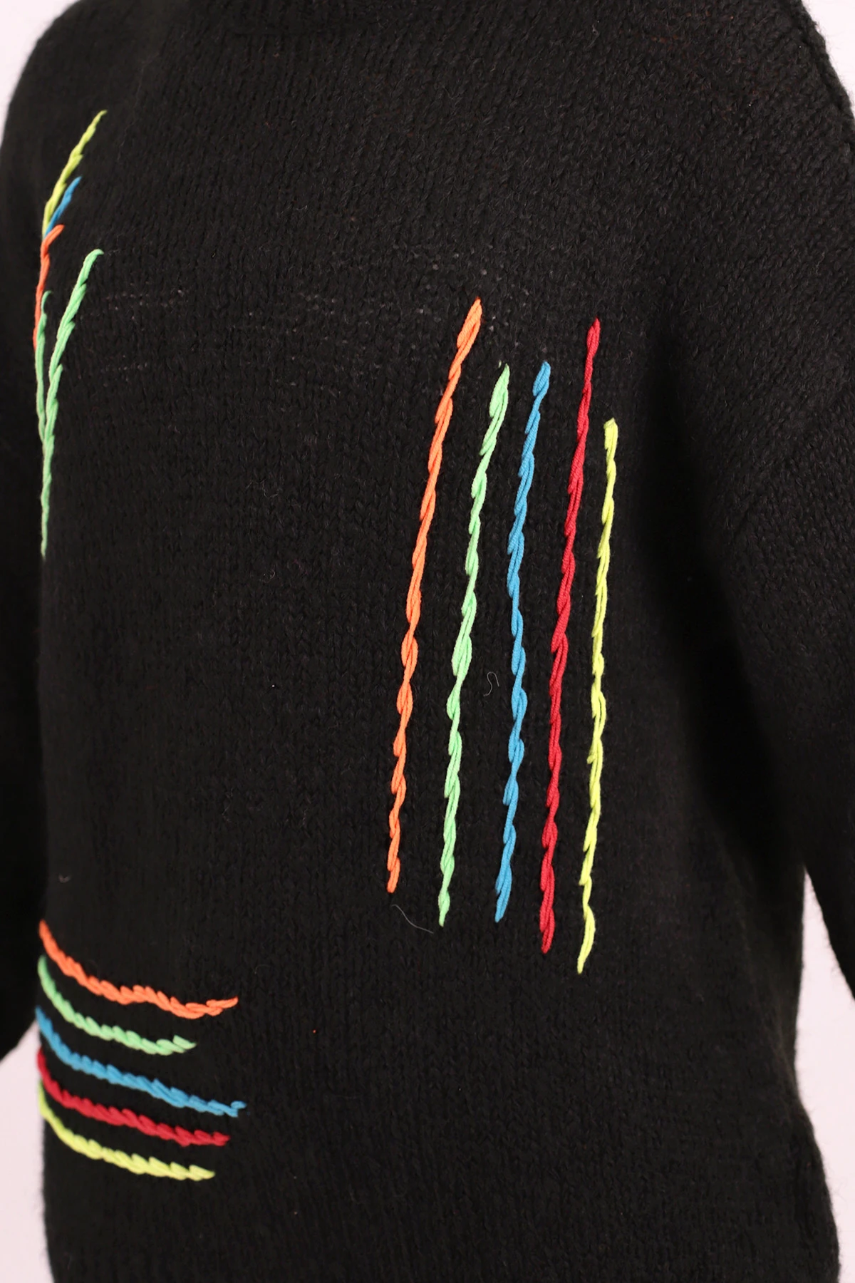 Kadın Siyah Renkli İp Detaylı Triko Kazak ARM-26K136073