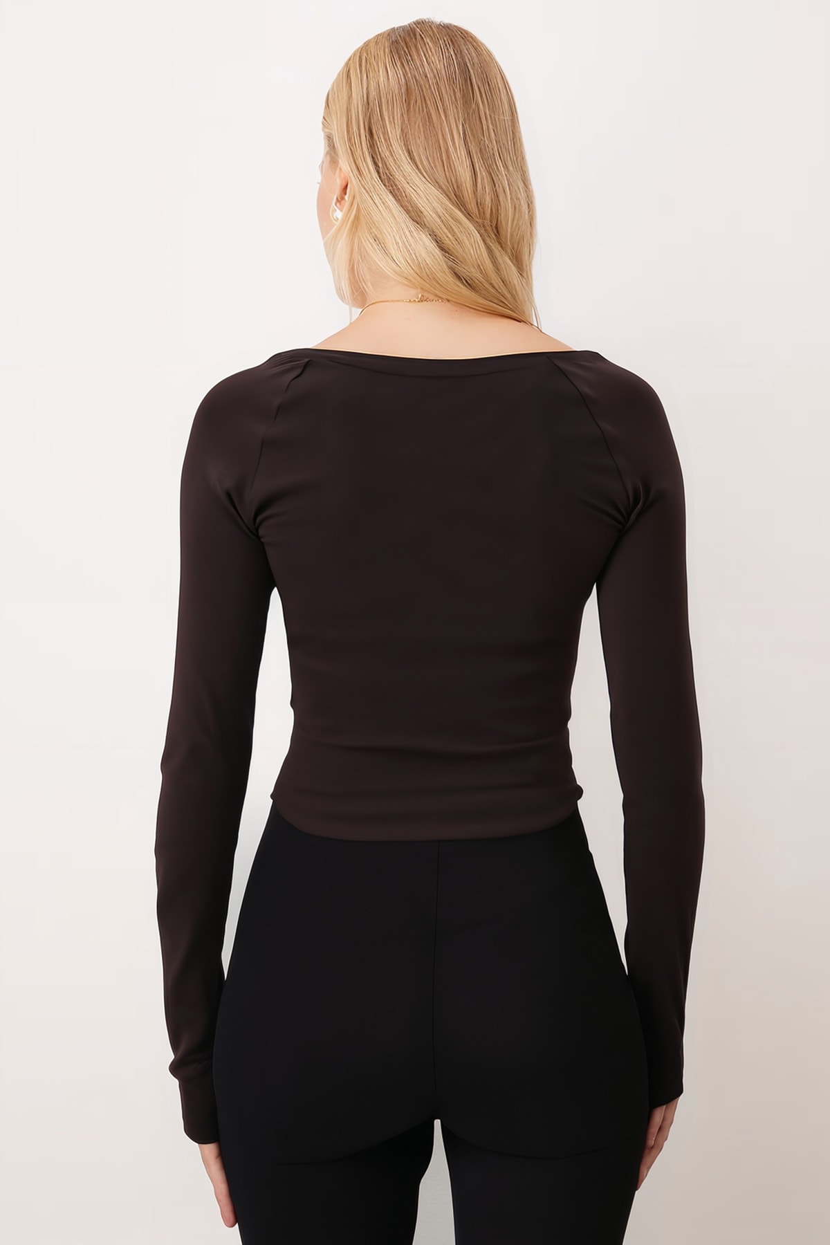 Kadın Kahve Geniş V Yaka Uzun Kol Body ARM-26K135007