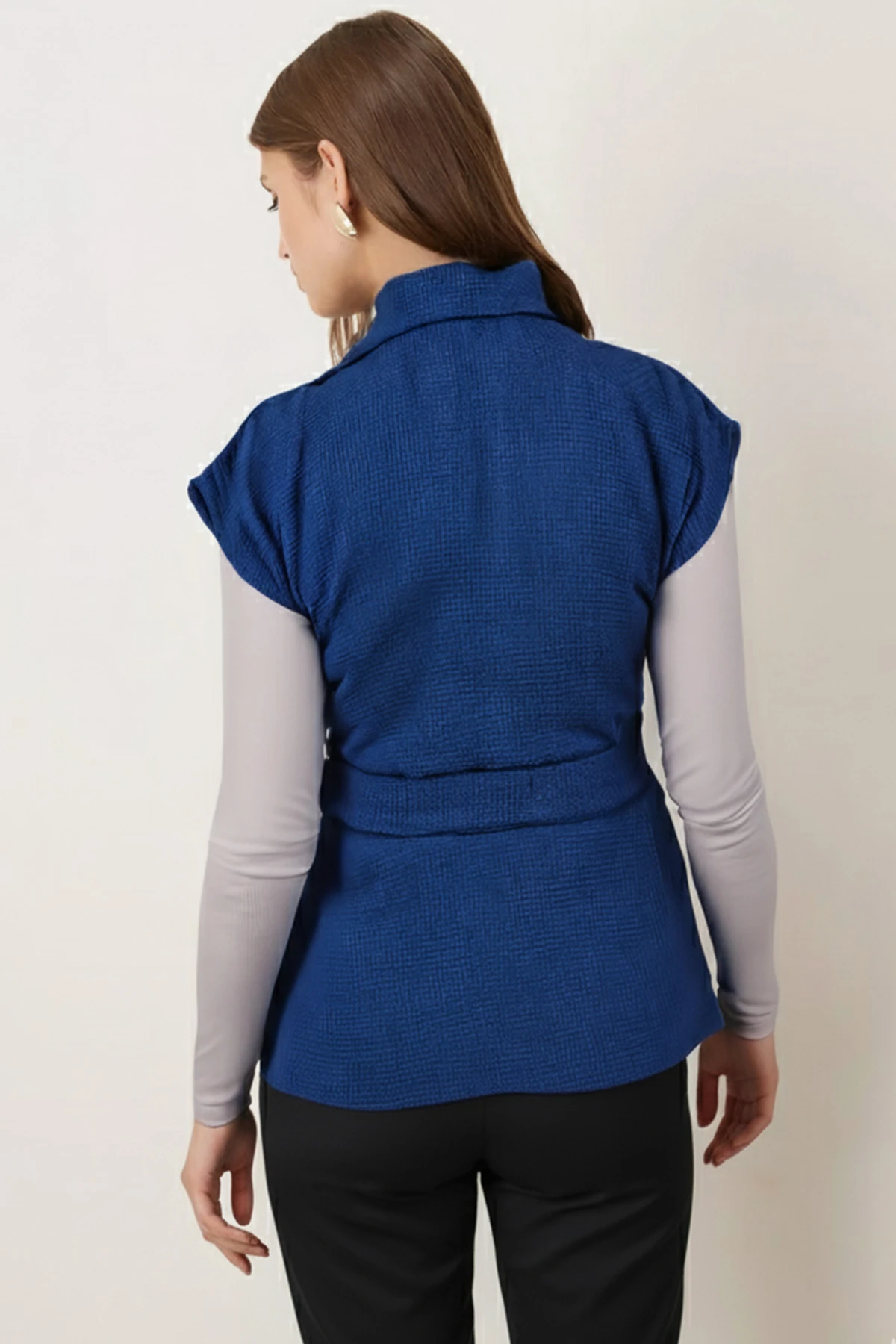 Kadın Saks Erkek Yaka Beli Kuşaklı Keten Görünümlü Yelek ARM-26K001055