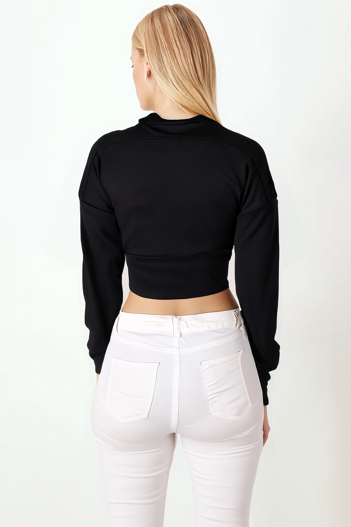 Kadın Siyah Yakası Fermuarlı Crop Sweatshirt ARM-26K042009