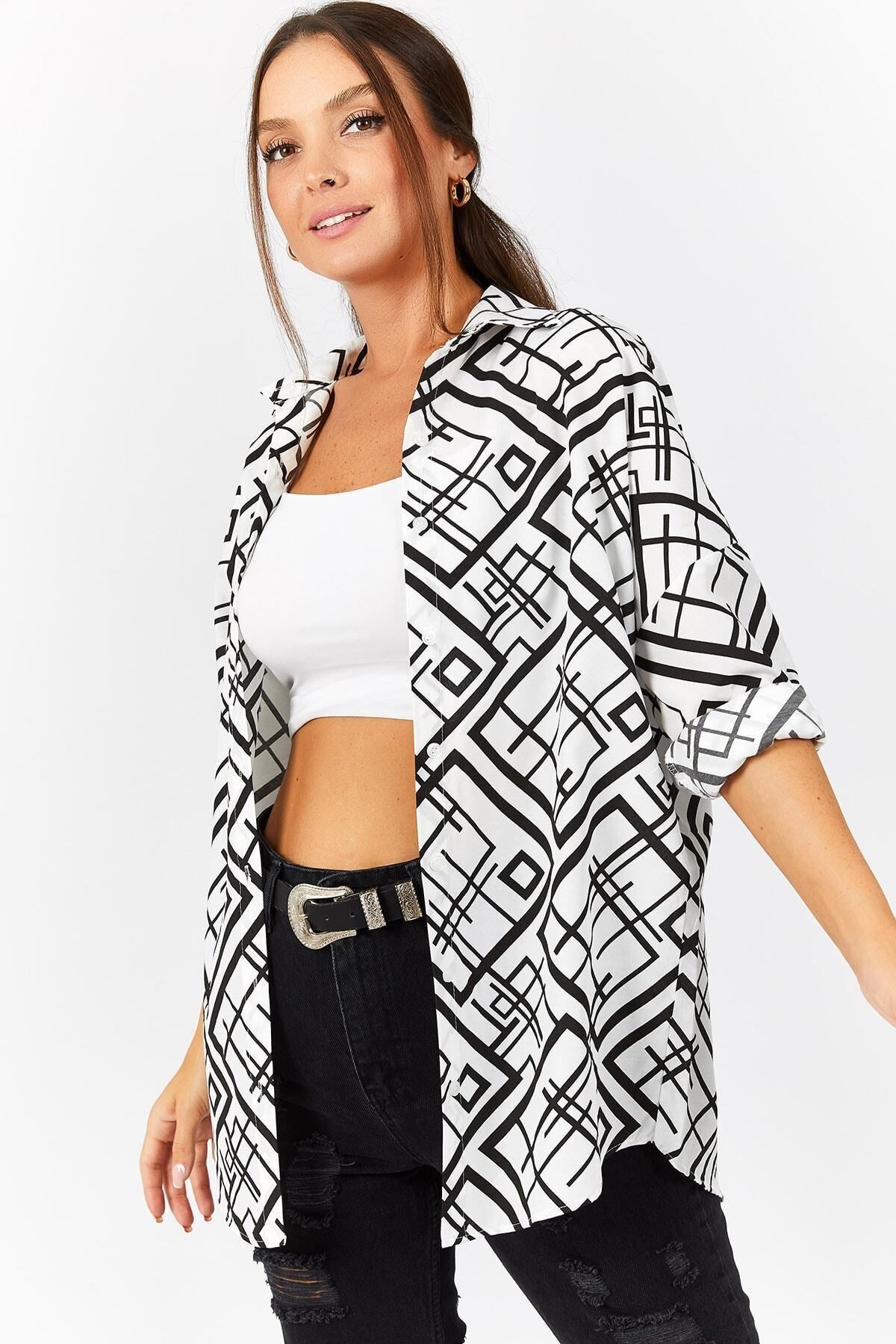 Kadın Beyaz Kare Desen Oversize Uzun Basic Gömlek Arm-22Y001144