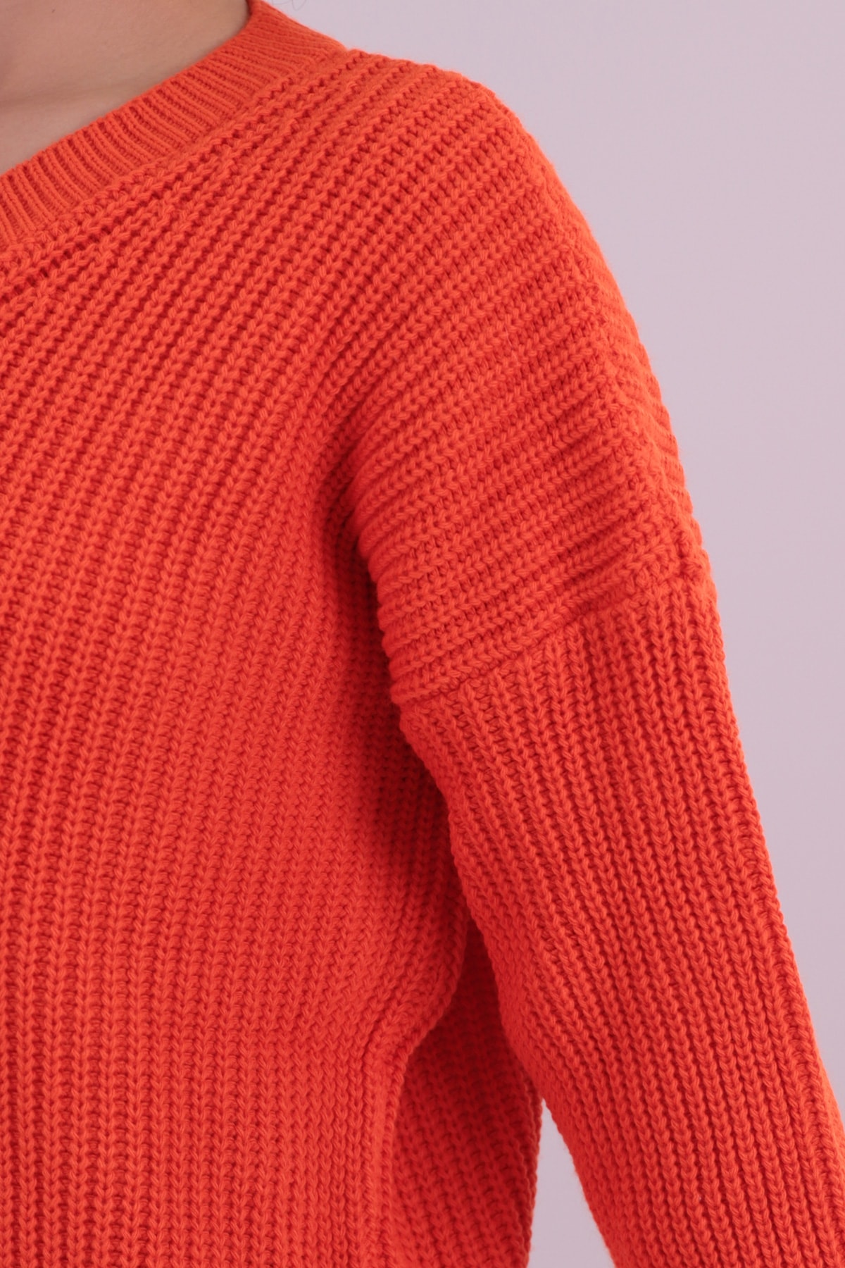 Kadın Turuncu V Yaka Triko Kazak ARM-26K136023