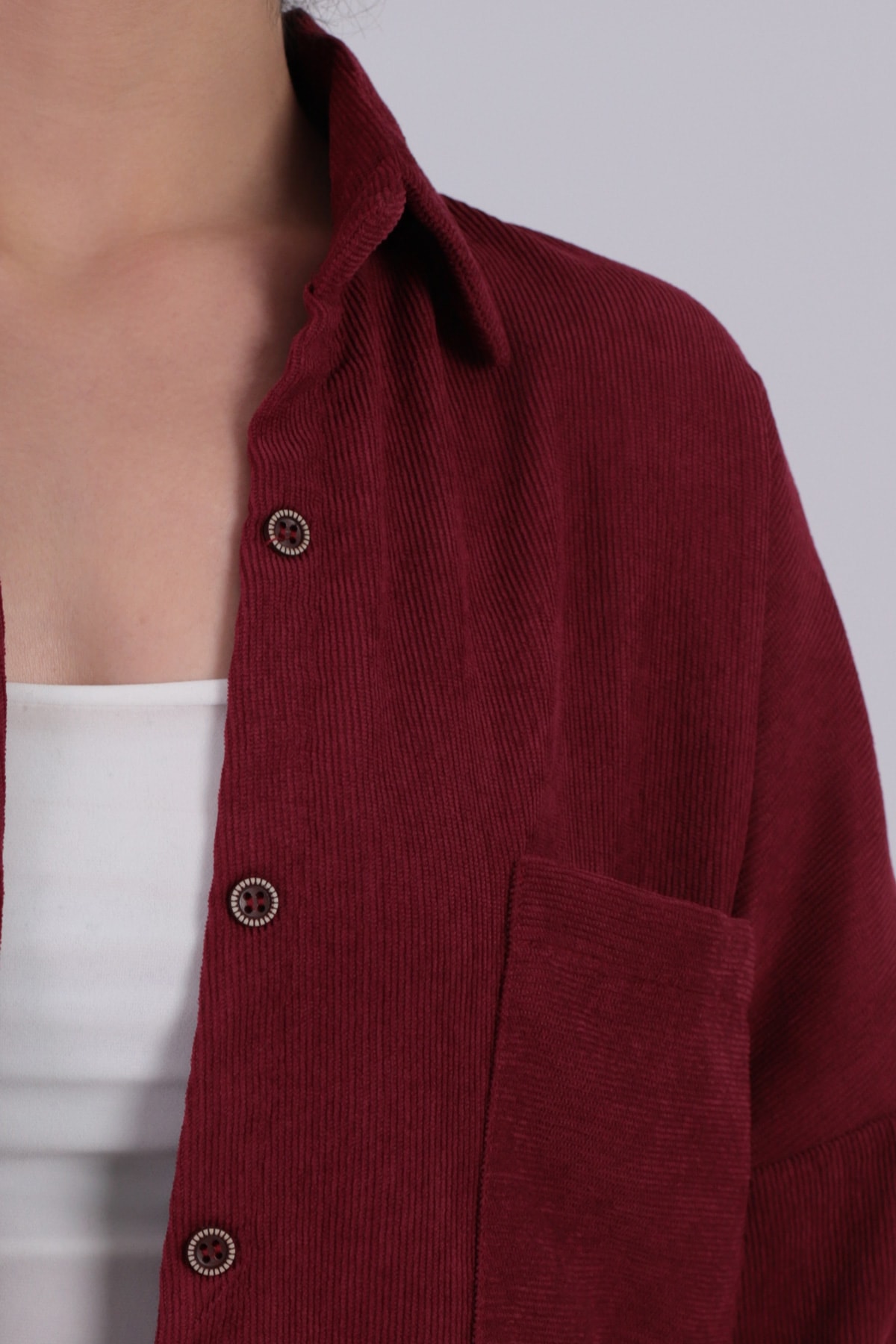 Kadın Koyu Mürdüm Cepli Oversize İnce Fitilli Kadife Gömlek ARM-24K001076