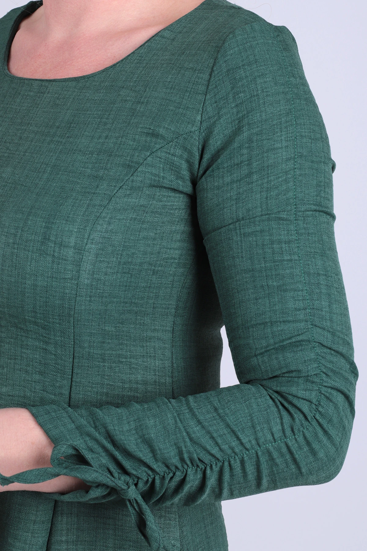 Kadın Koyu Yeşil Sıfır Yaka Kolları Büzgülü Kulplu Uzun Kol Elbise ARM-26K001033