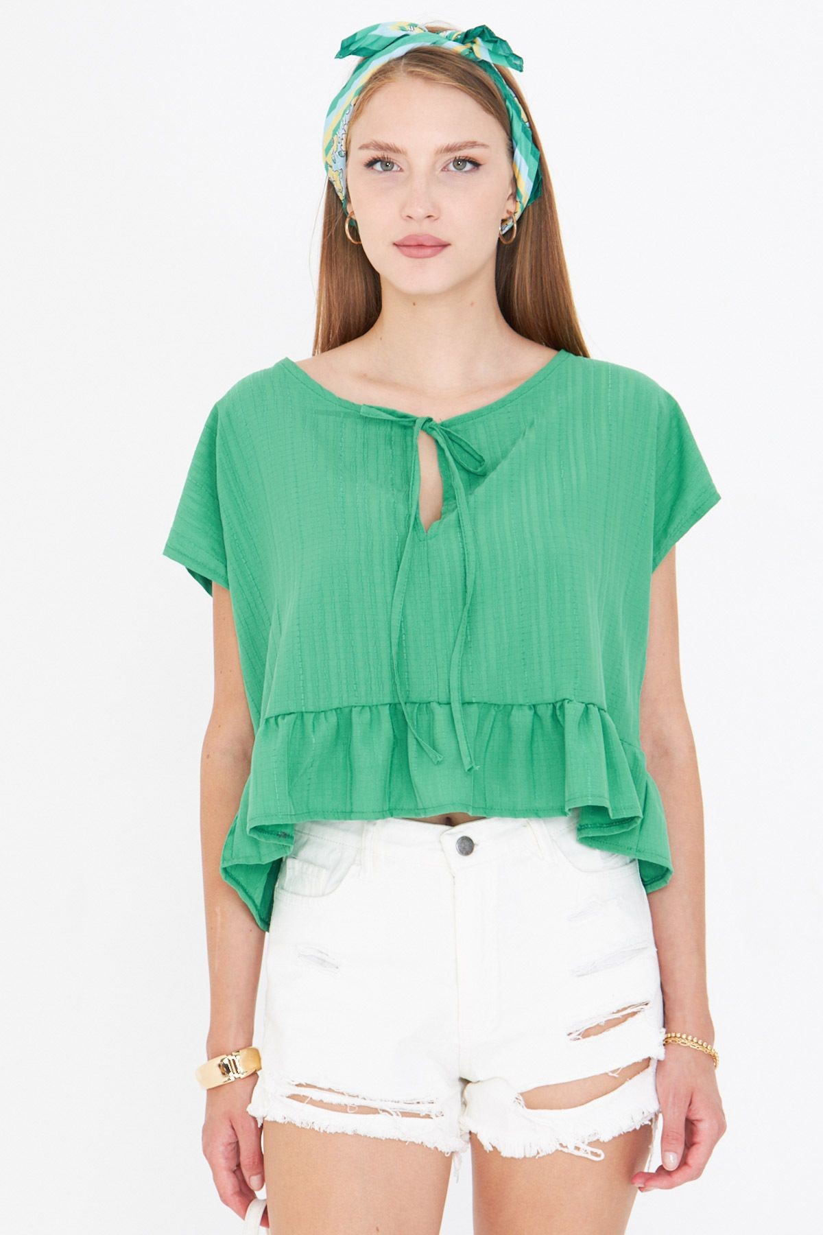 Kadın Çimen Yeşil Yarasa Kol Yakası Bağlamalı Eteği Fırfırlı Oversize Crop Bluz ARM-24Y001088